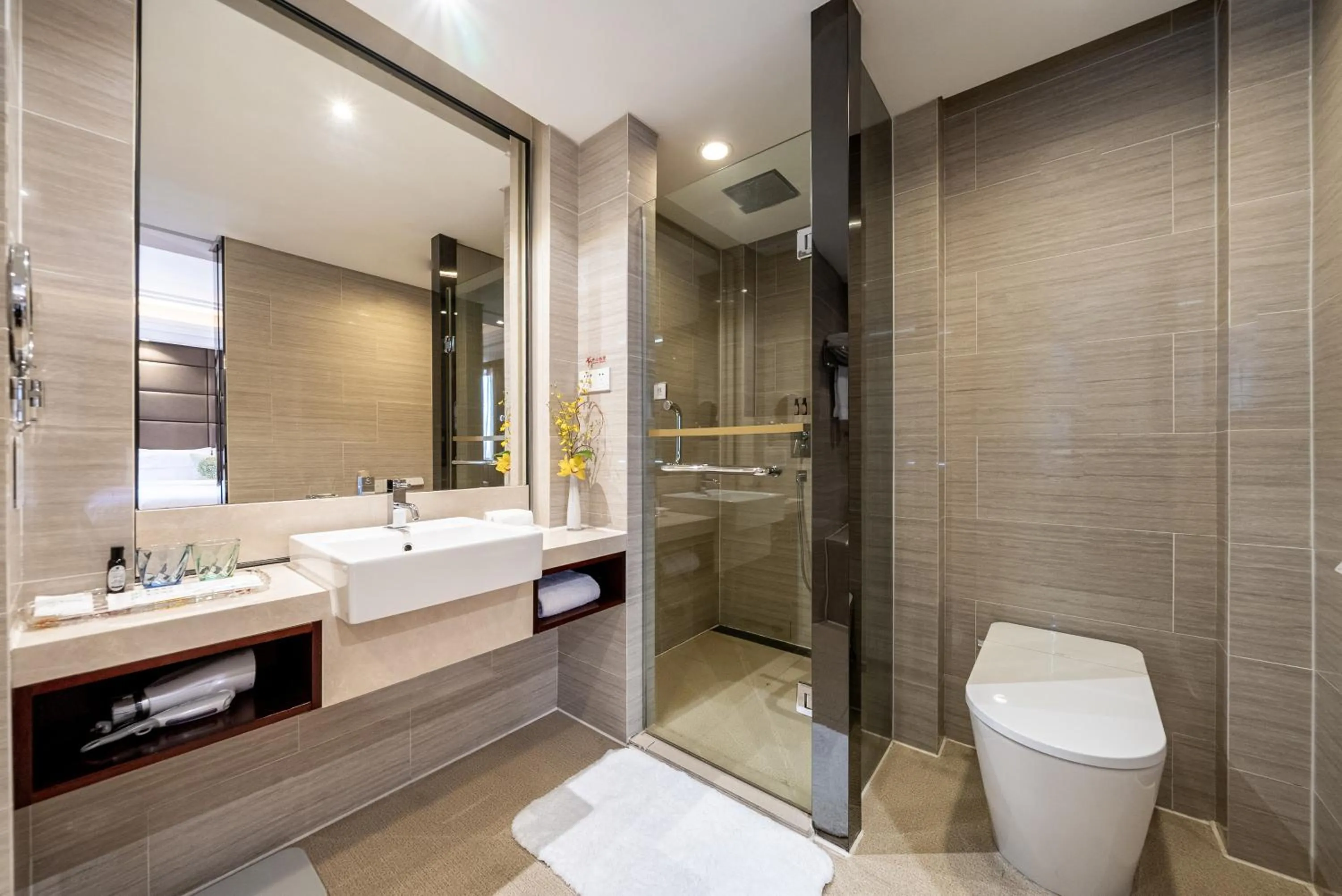 Toilet in GuangDong Hotel Shanghai - Free Self-service Laundry