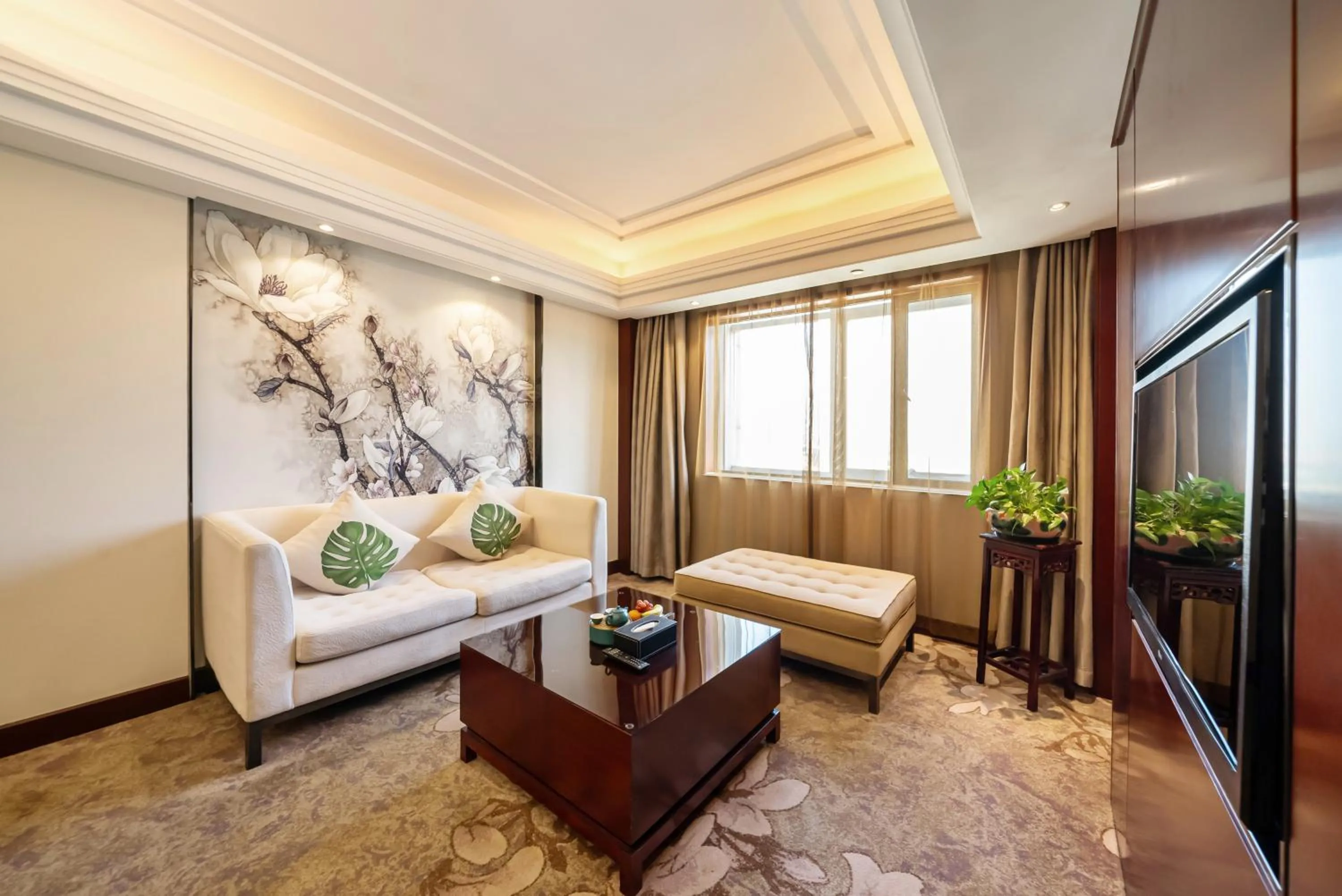 Living room, Bed in GuangDong Hotel Shanghai - Free Self-service Laundry