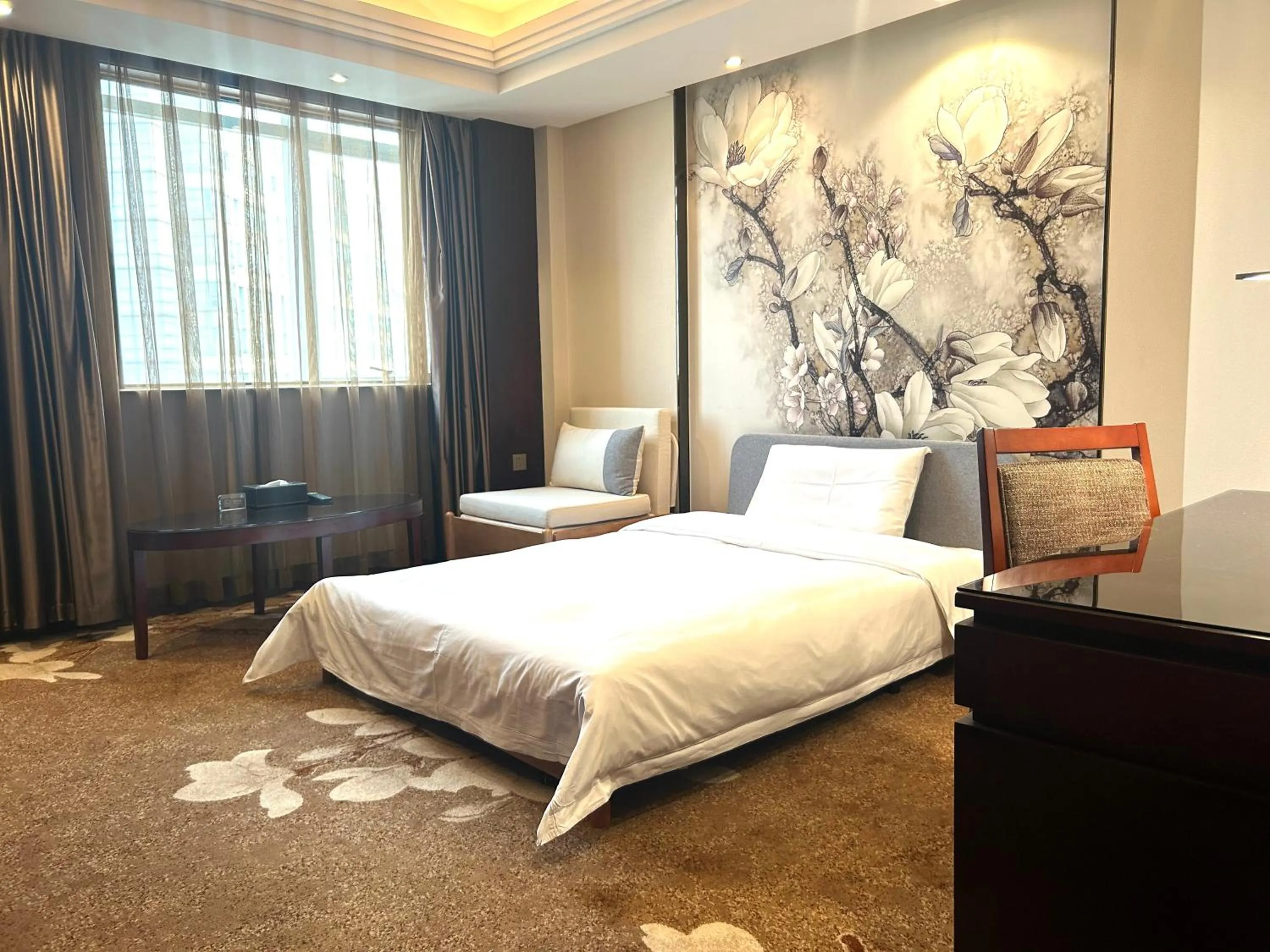 Bed in GuangDong Hotel Shanghai - Free Self-service Laundry