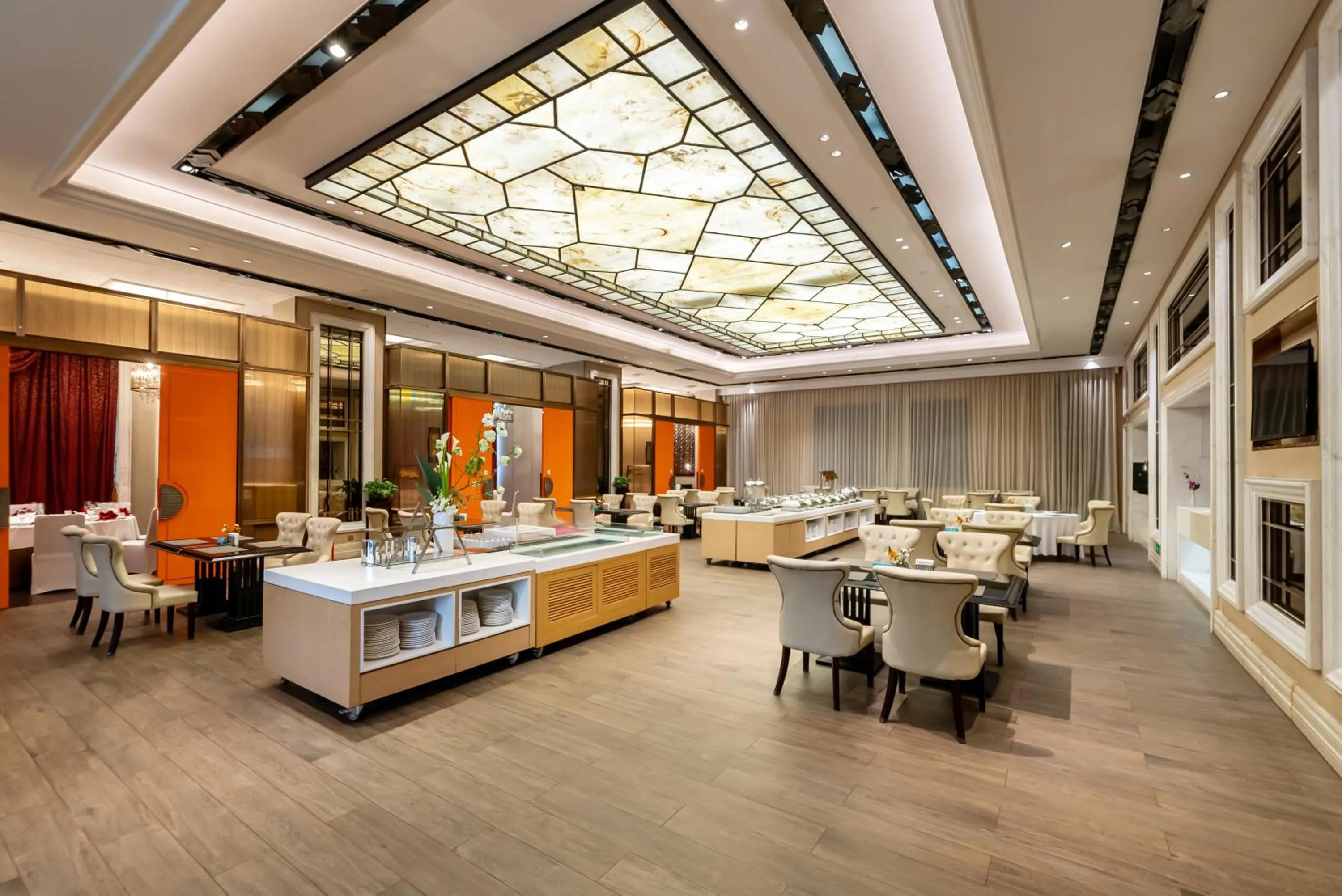 Restaurant/places to eat in GuangDong Hotel Shanghai - Free Self-service Laundry