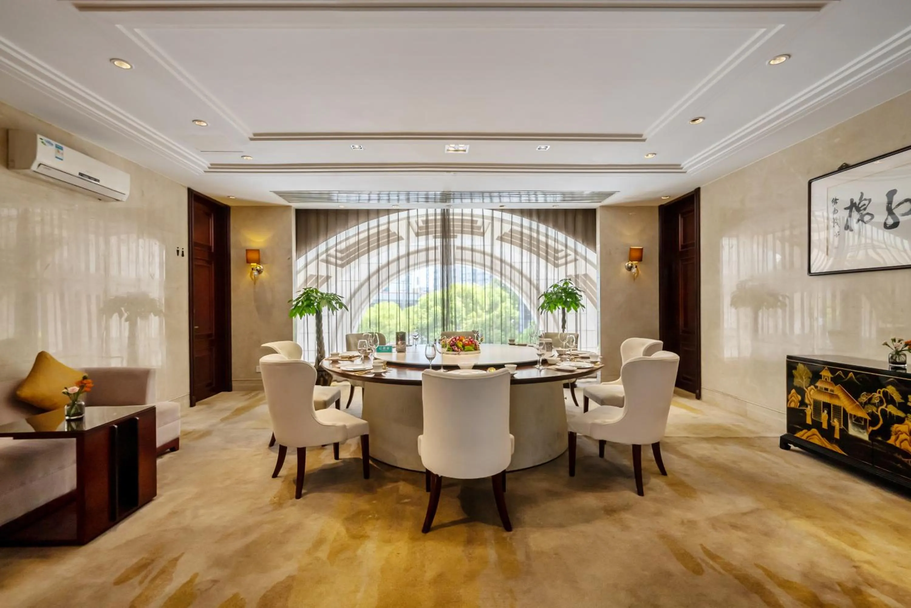 Restaurant/places to eat in GuangDong Hotel Shanghai - Free Self-service Laundry