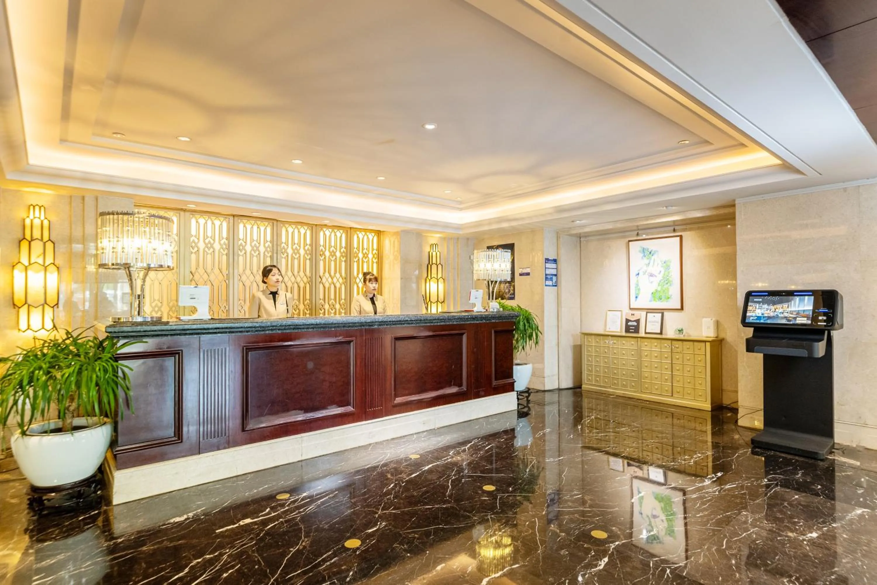 Lobby or reception in GuangDong Hotel Shanghai - Free Self-service Laundry