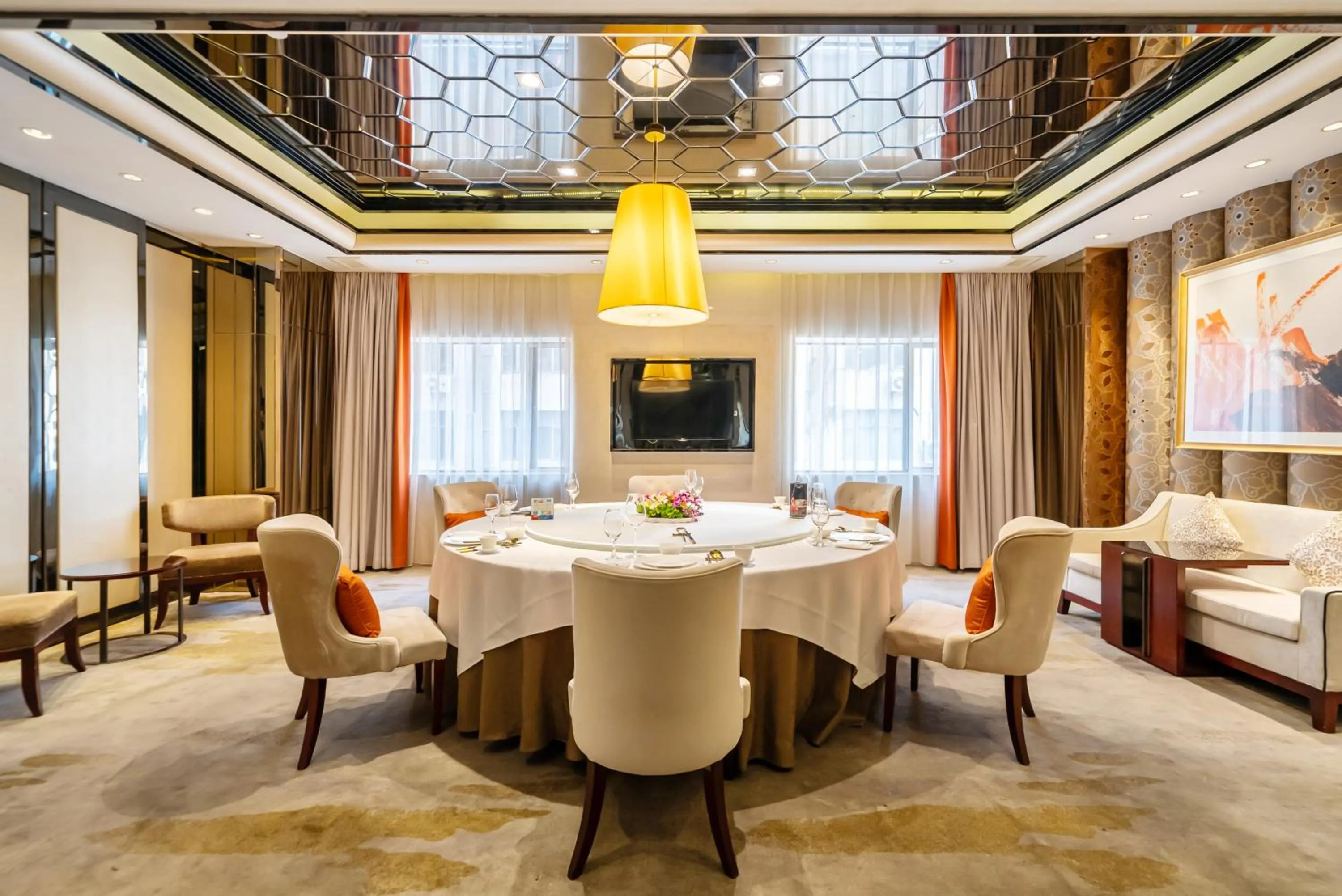 Restaurant/places to eat, Bed in GuangDong Hotel Shanghai - Free Self-service Laundry