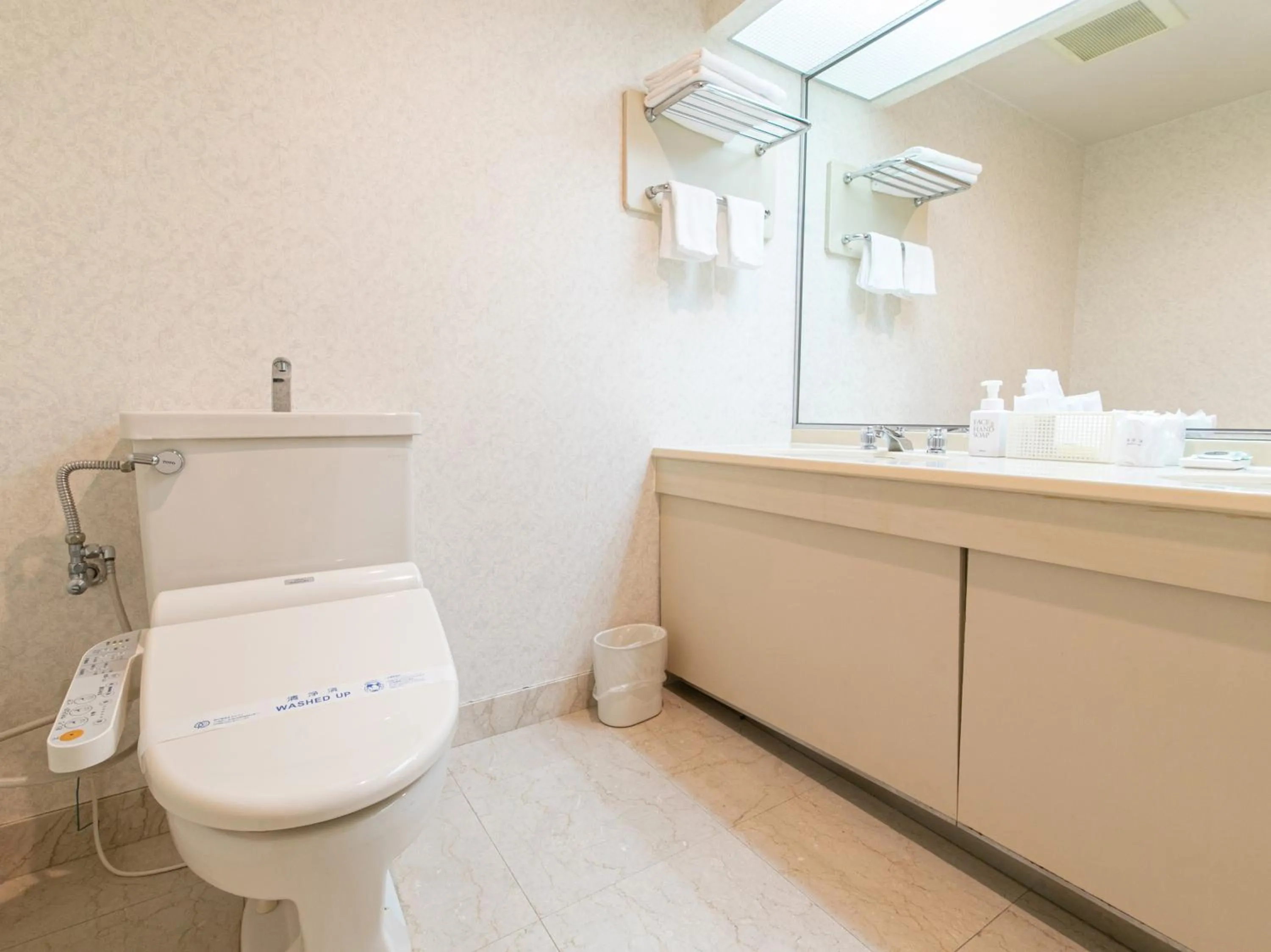 Shower in Hotel Verfort Hyuga