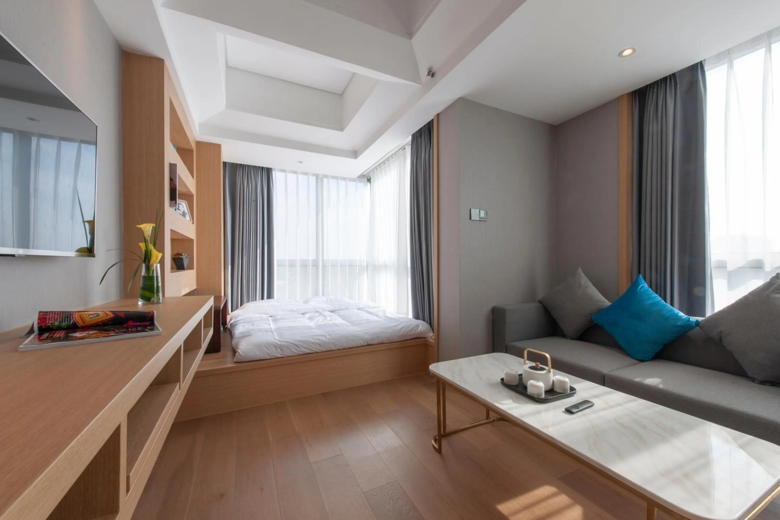 Living room, Bed in Shanghai Baixia Pagoda Hotel