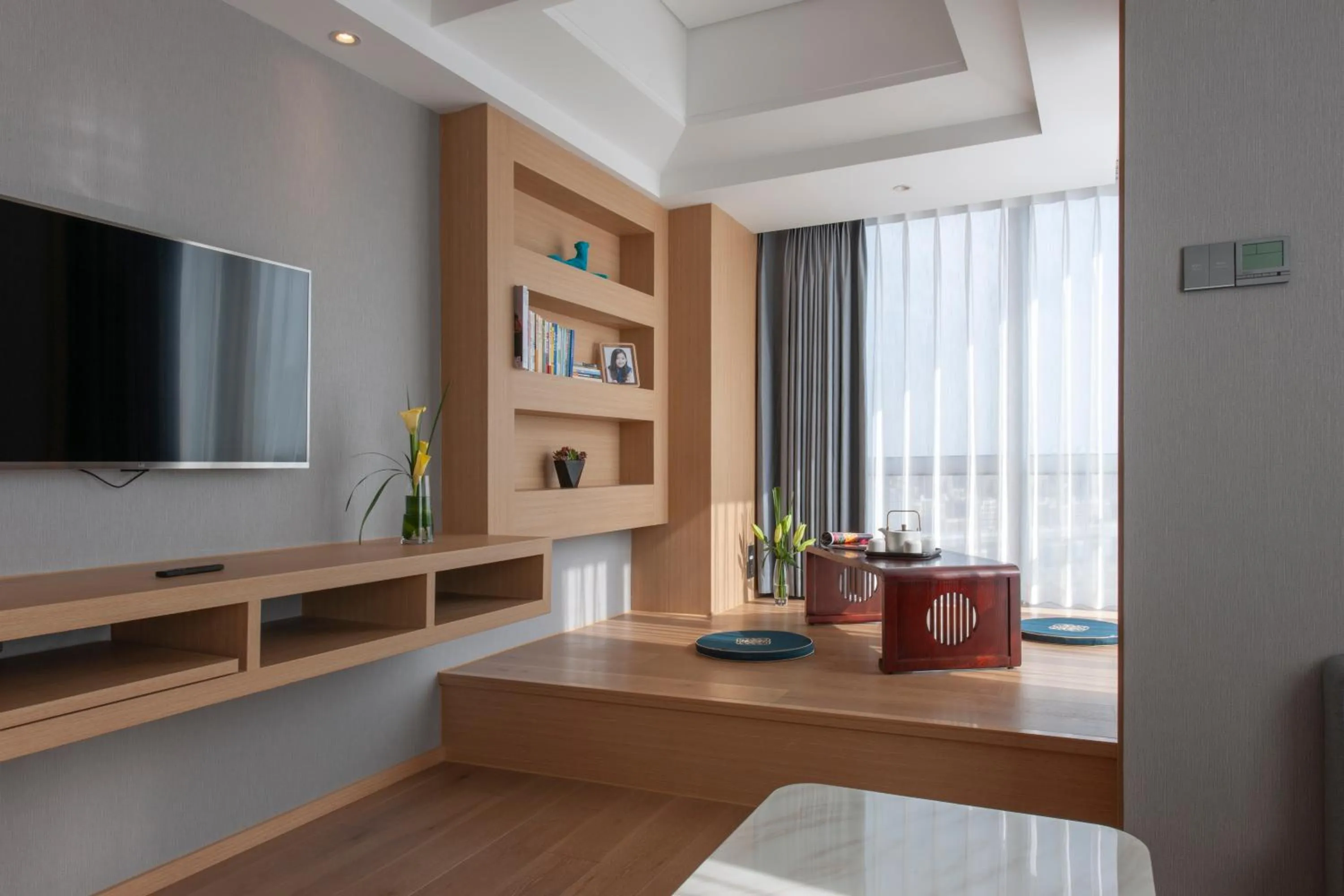 Communal lounge/ TV room in Shanghai Baixia Pagoda Hotel