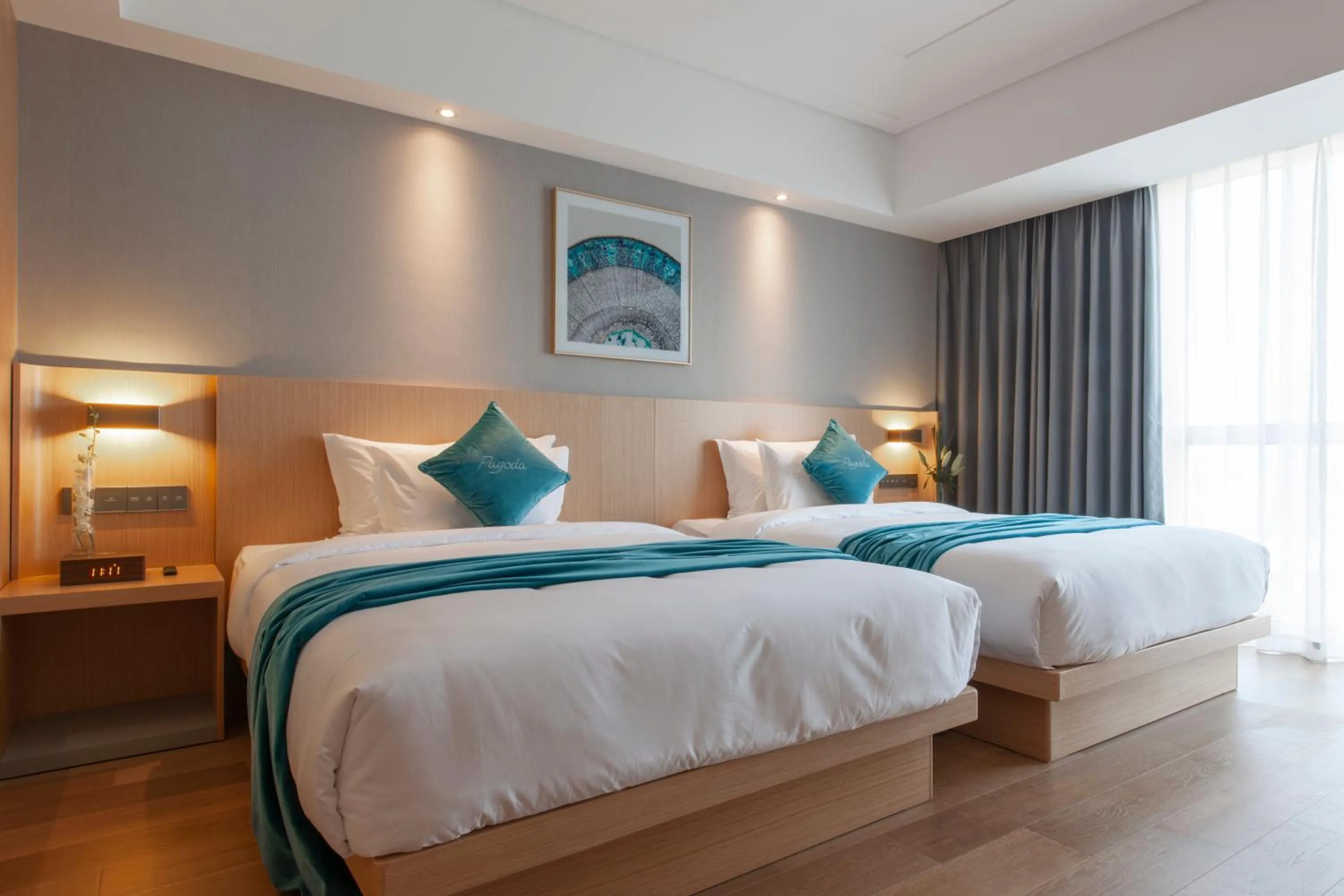 Photo of the whole room, Bed in Shanghai Baixia Pagoda Hotel