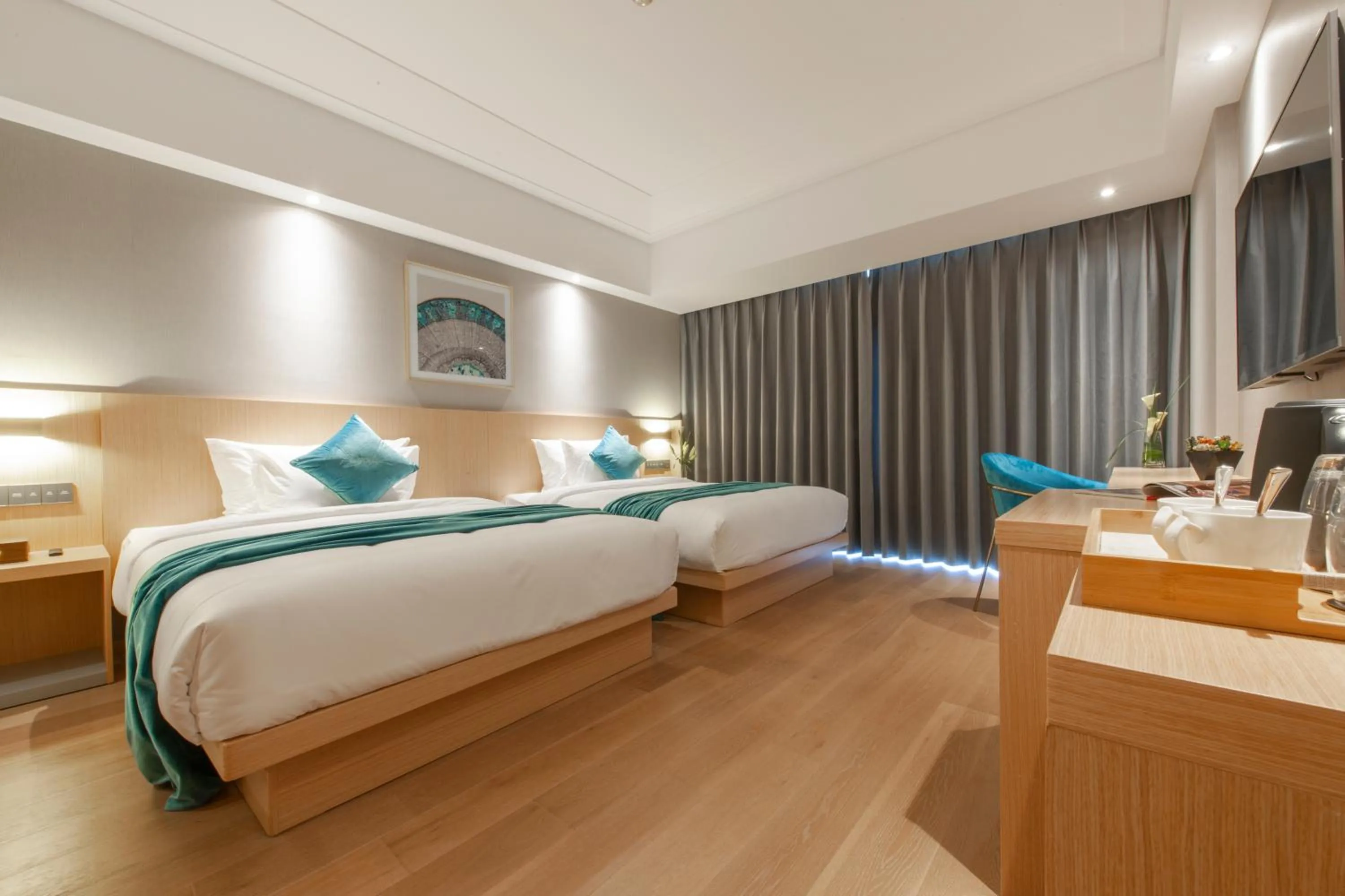 Photo of the whole room, Bed in Shanghai Baixia Pagoda Hotel