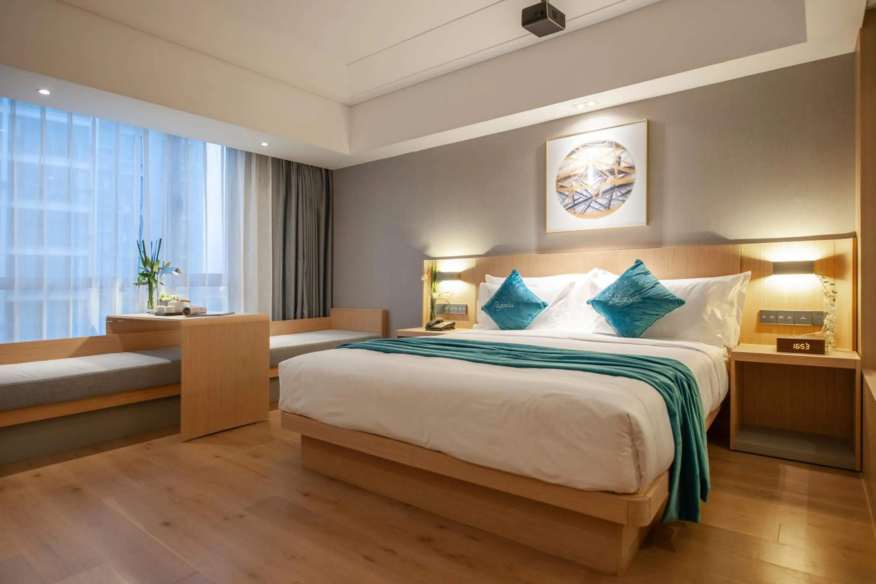 Photo of the whole room, Bed in Shanghai Baixia Pagoda Hotel