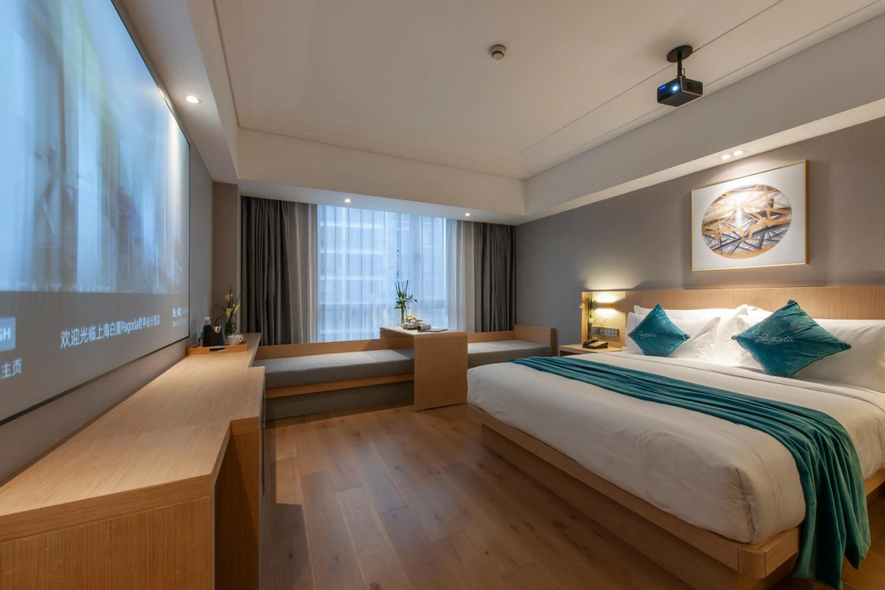 Photo of the whole room, Bed in Shanghai Baixia Pagoda Hotel