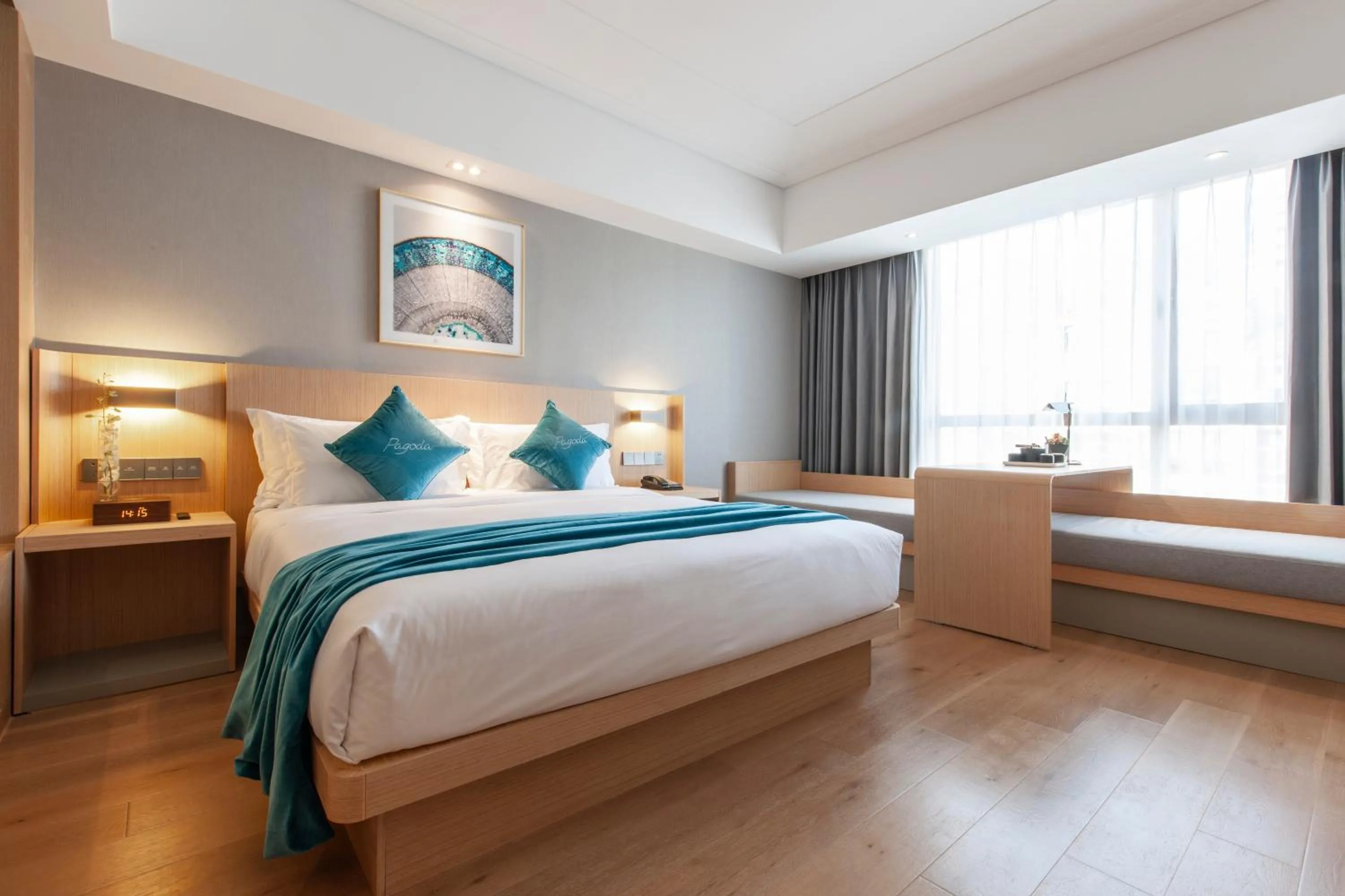 Photo of the whole room, Bed in Shanghai Baixia Pagoda Hotel