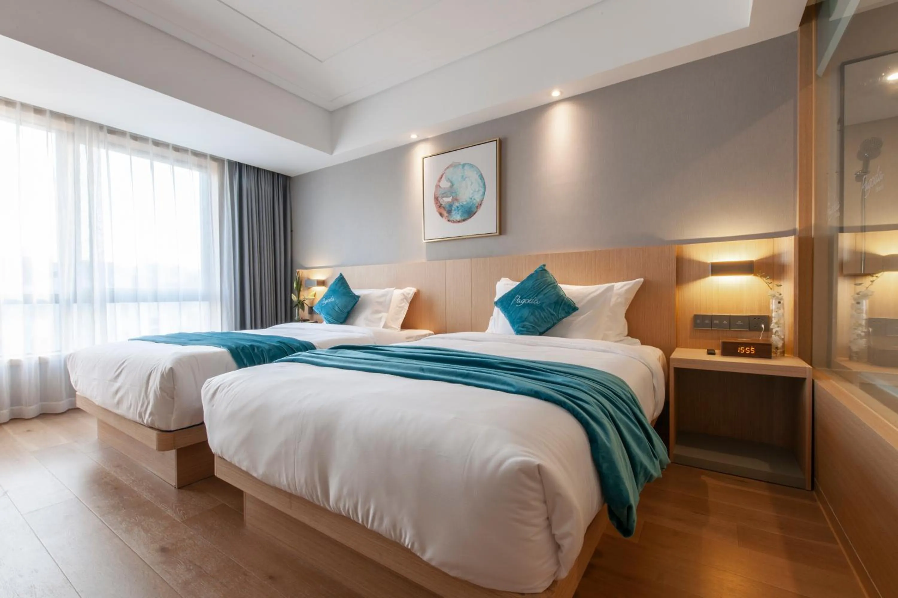 Photo of the whole room, Bed in Shanghai Baixia Pagoda Hotel