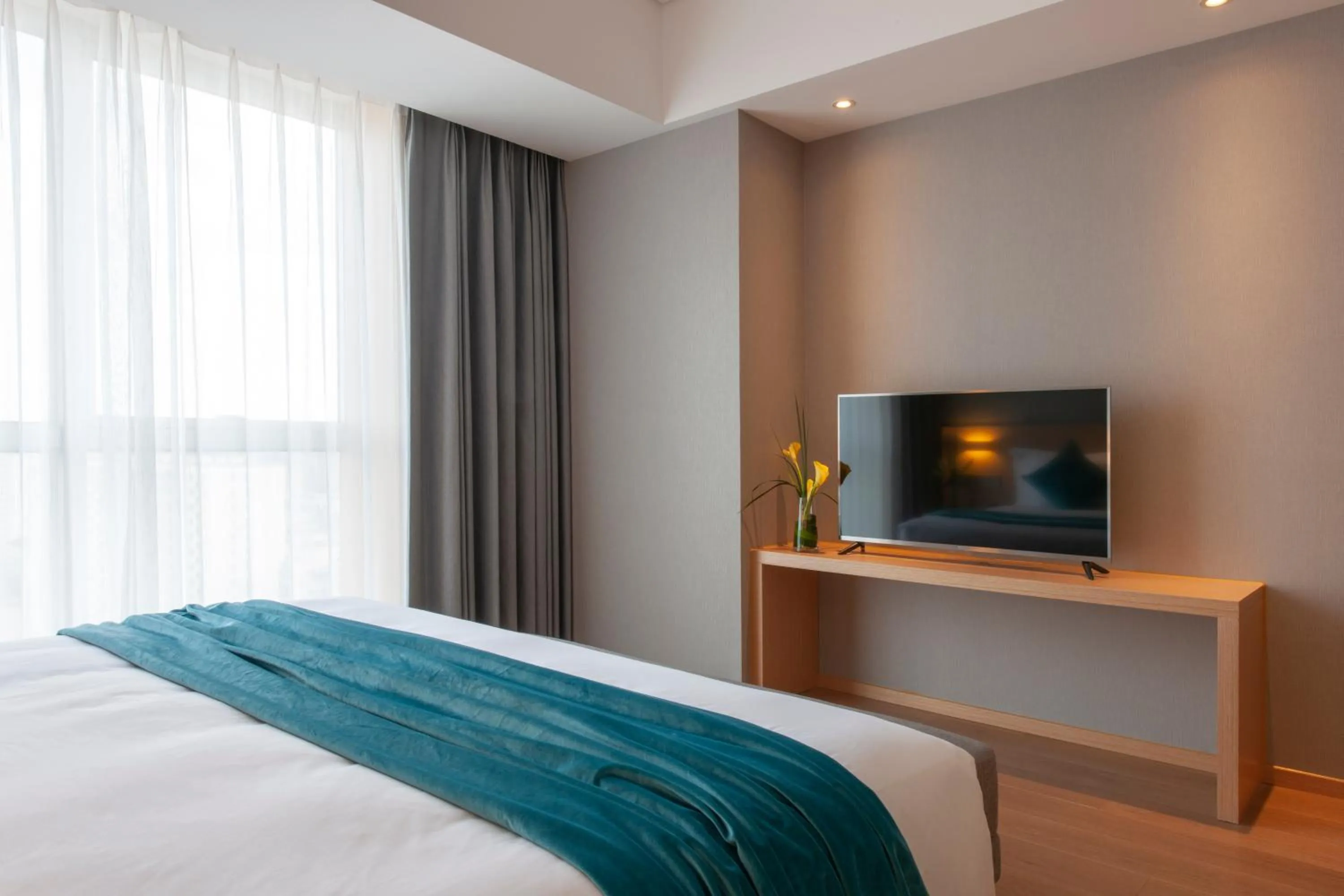 Photo of the whole room, Bed in Shanghai Baixia Pagoda Hotel