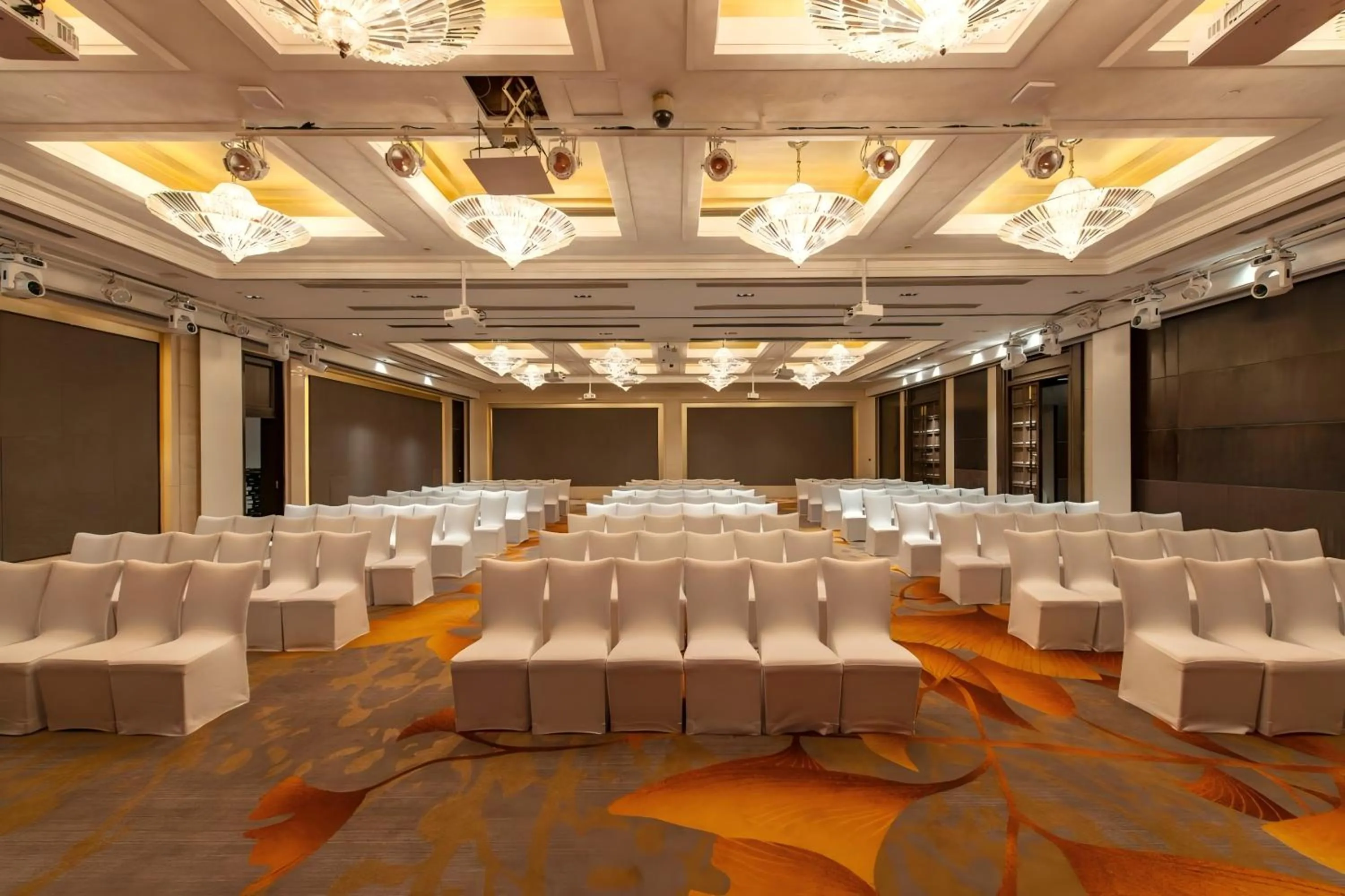 Banquet/Function facilities in Shanghai Baixia Pagoda Hotel