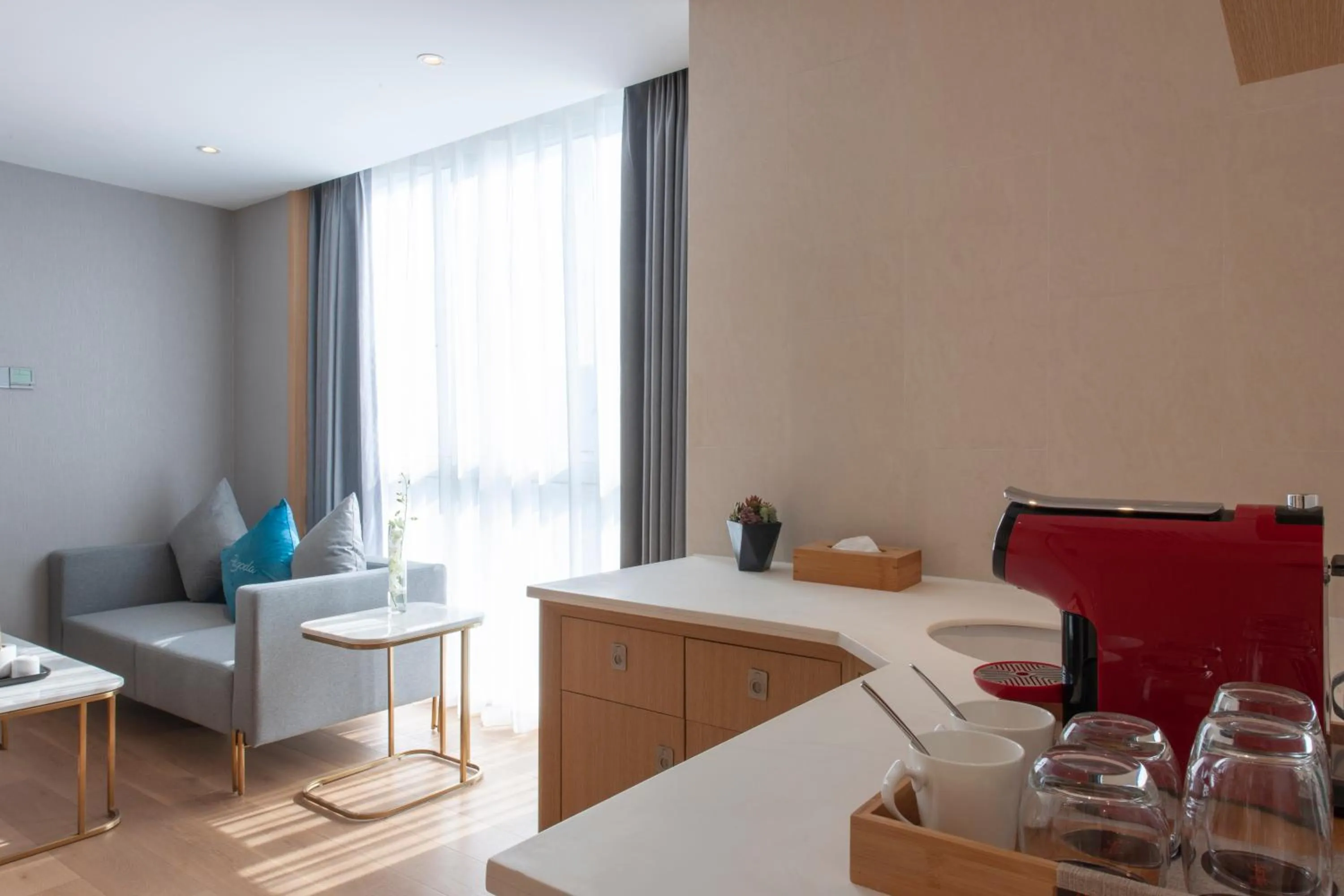 Seating area in Shanghai Baixia Pagoda Hotel