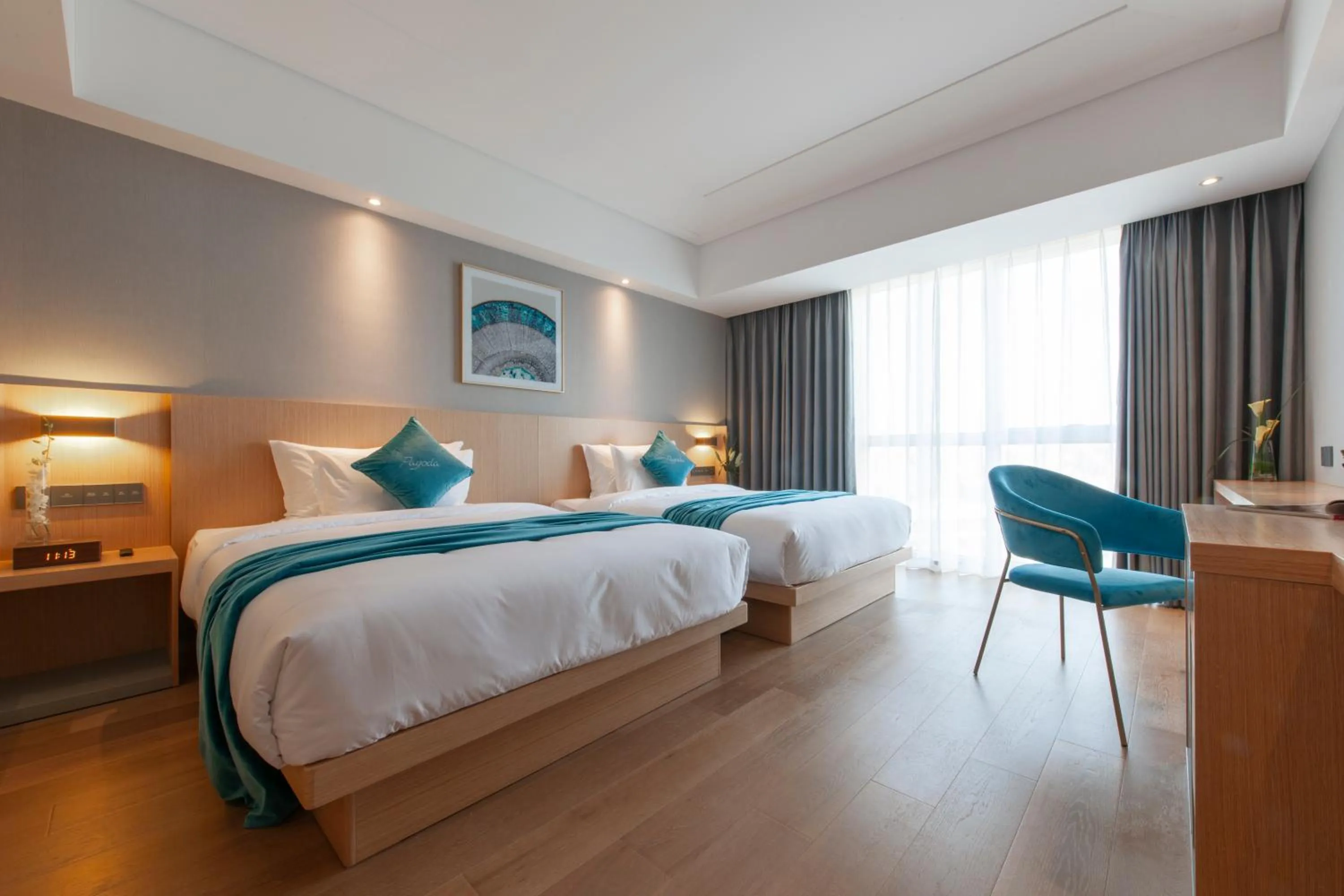 Photo of the whole room, Bed in Shanghai Baixia Pagoda Hotel