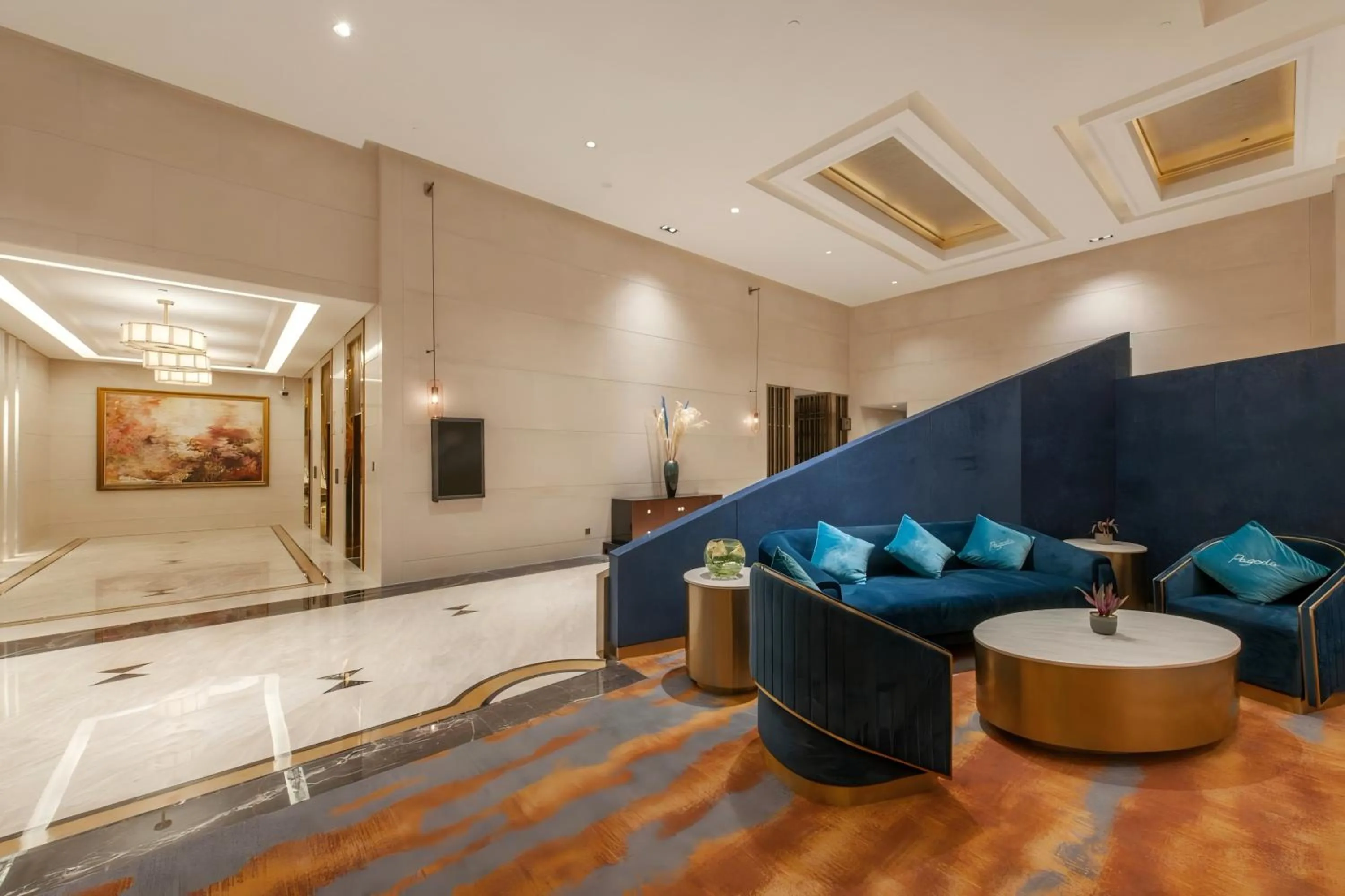 Lobby or reception in Shanghai Baixia Pagoda Hotel