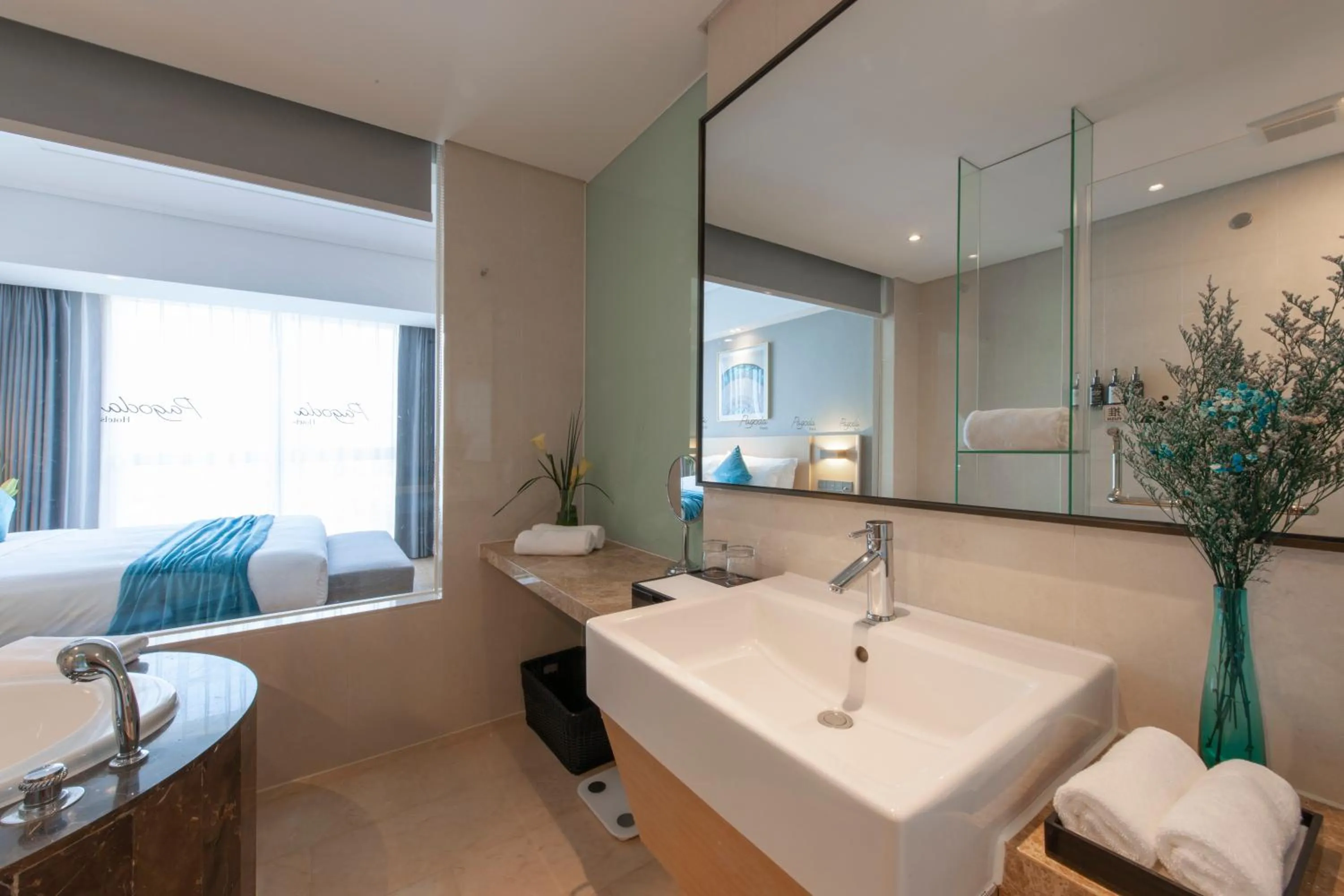 Bathroom in Shanghai Baixia Pagoda Hotel