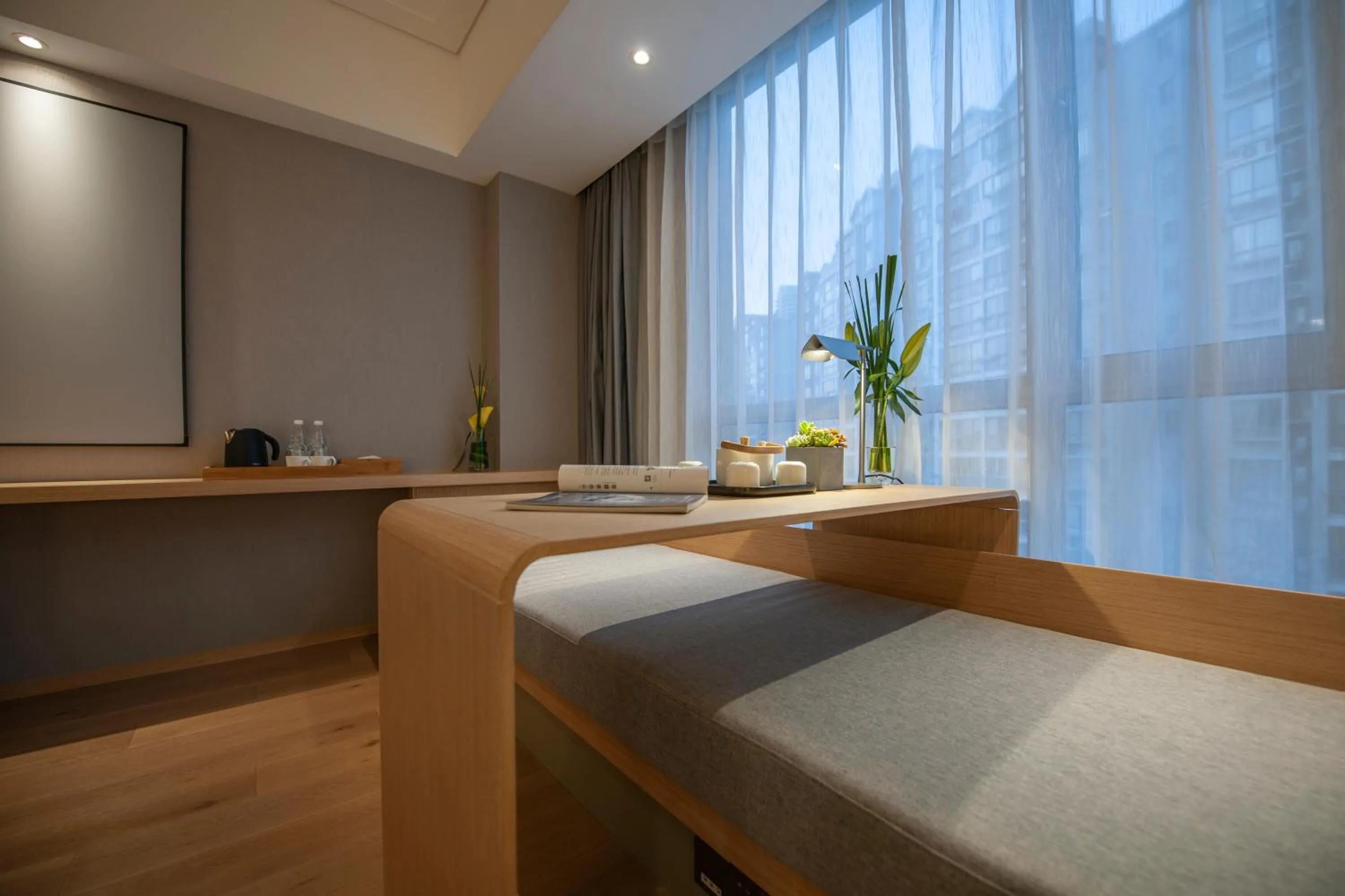 Seating area in Shanghai Baixia Pagoda Hotel