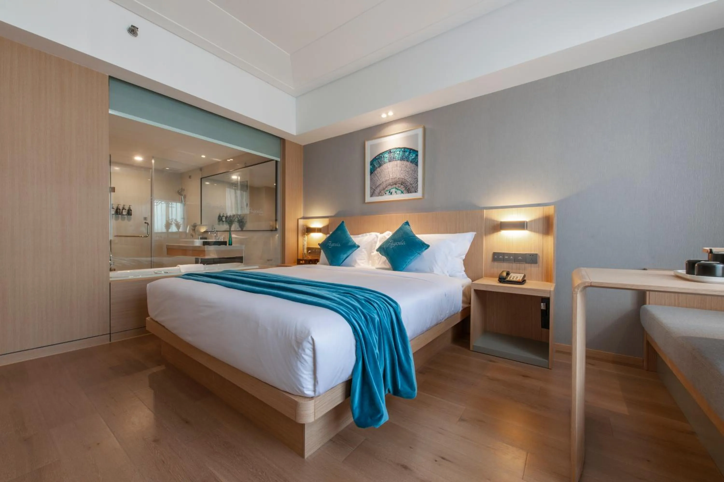 Bedroom, Bed in Shanghai Baixia Pagoda Hotel