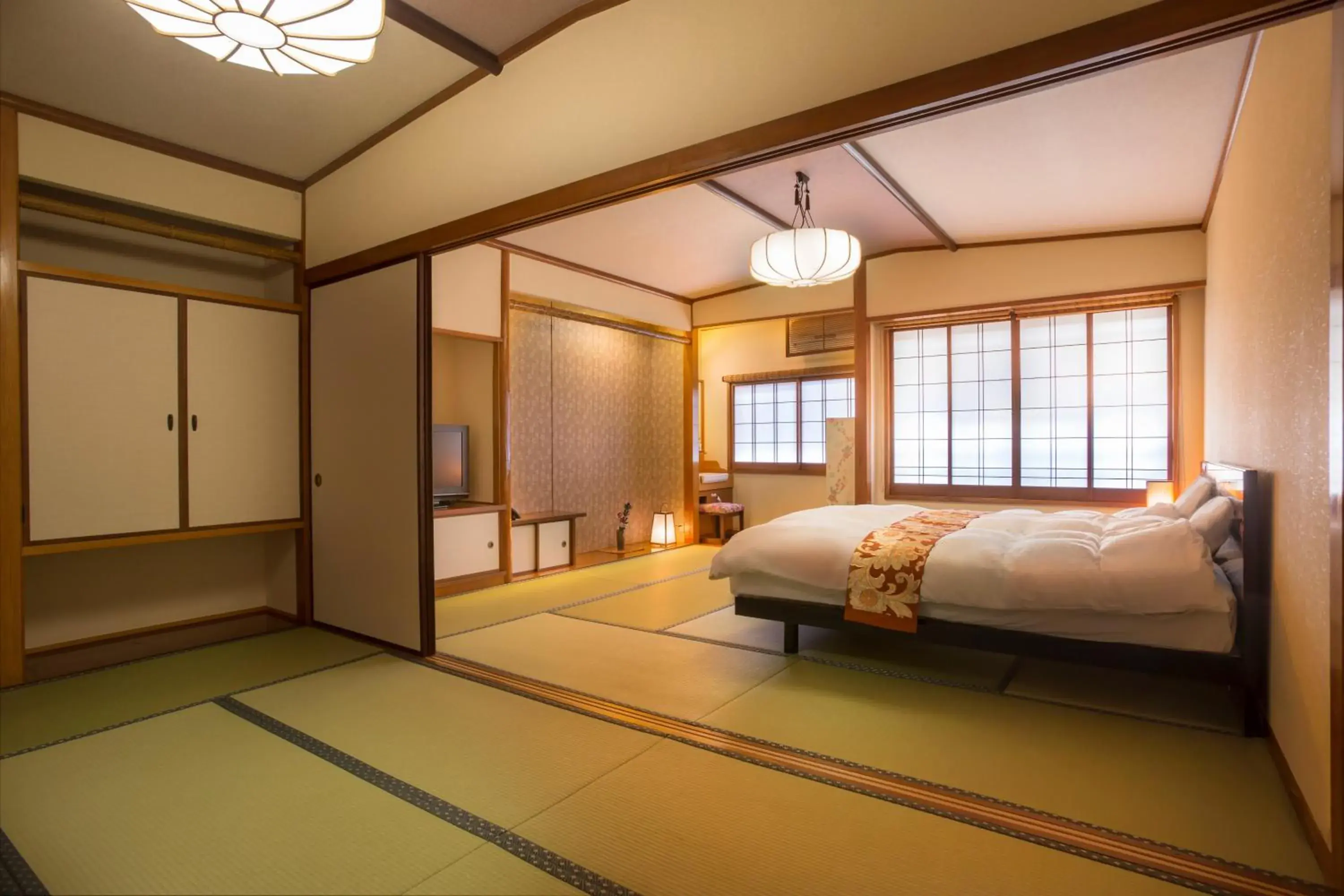 Standard Twin Room with Tatami Floor - Breakfast and Seasonal Kaiseki Dinner Included in Kinosaki Onsen Hanakouji Saigetsu Standard Twin Room with Tatami Floor - Breakfast and Seasonal Kaiseki Dinner Included in Kinosaki Onsen Hanakouji Saigetsu