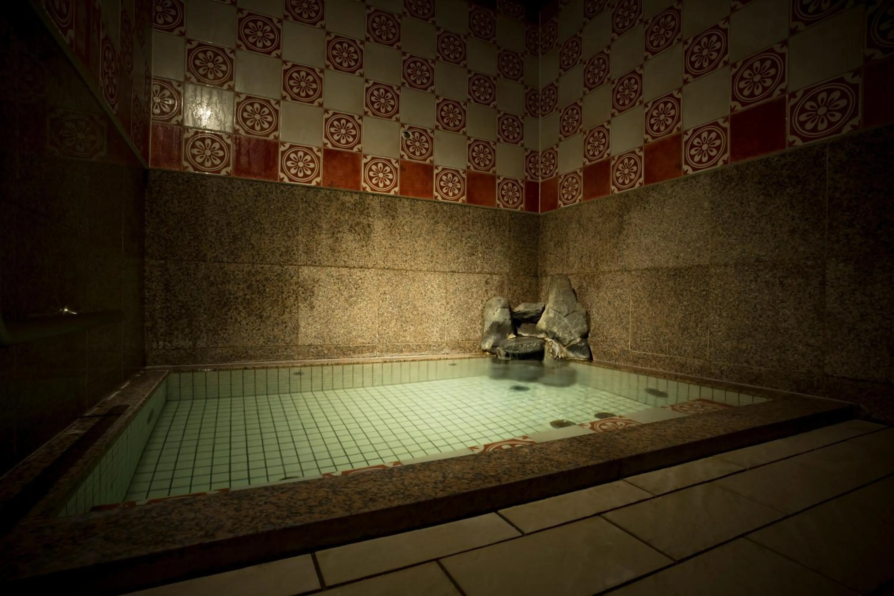 Hot Spring Bath in Kinosaki Onsen Hanakouji Saigetsu