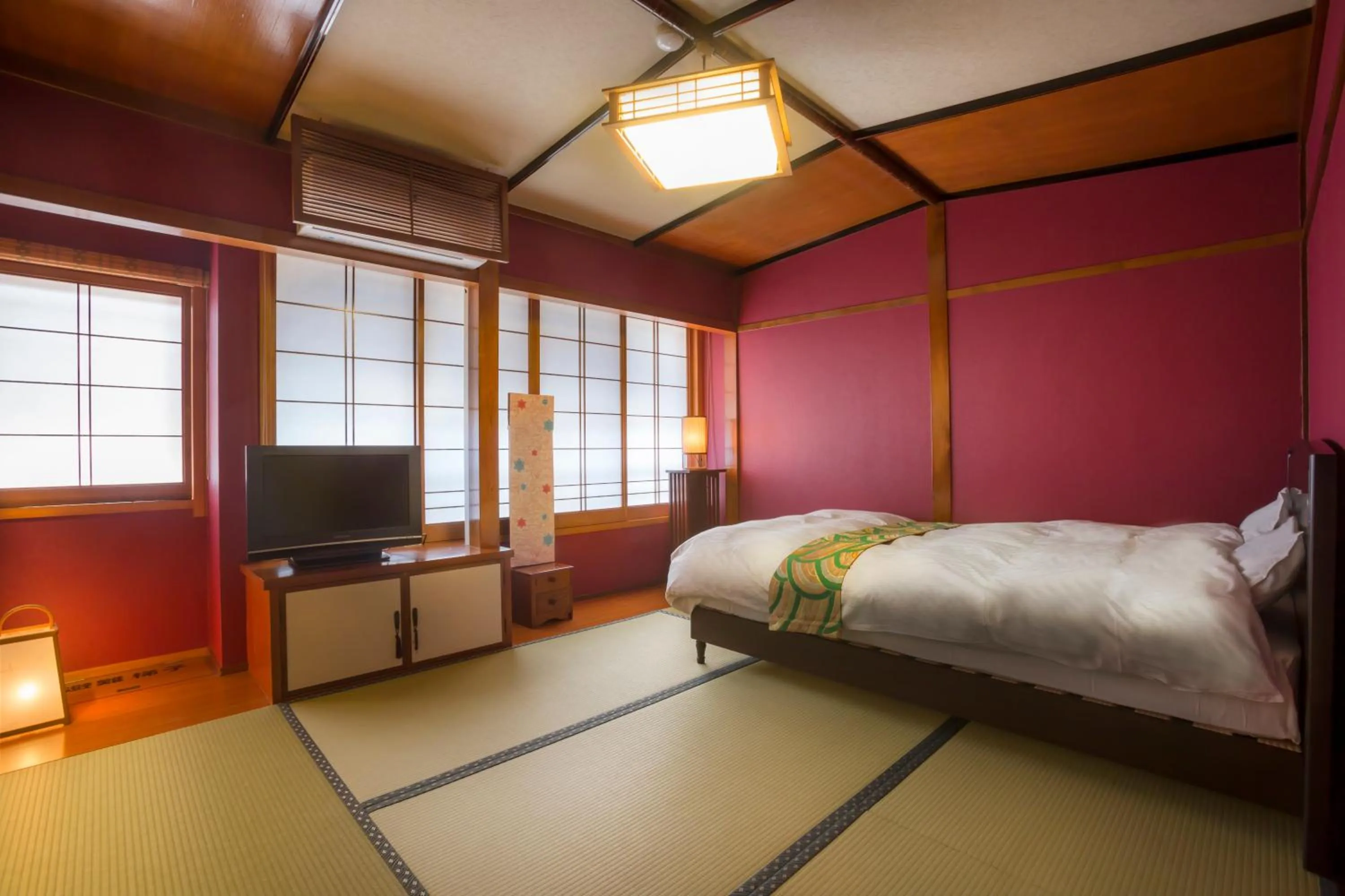Photo of the whole room, Bed in Kinosaki Onsen Hanakouji Saigetsu