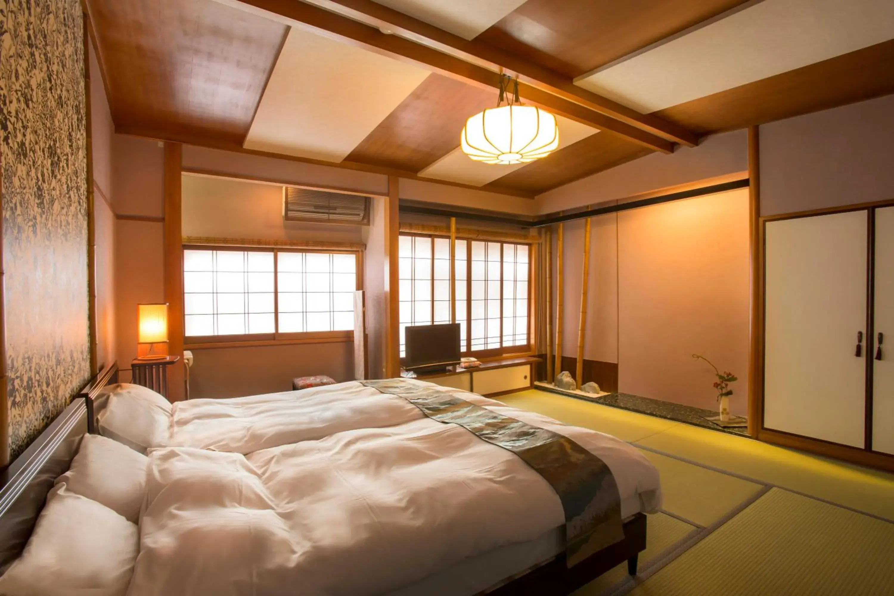 Japanese-Style Twin Room with Tatami Mat - Breakfast and Seasonal Kaiseki Dinner Included in Kinosaki Onsen Hanakouji Saigetsu Japanese-Style Twin Room with Tatami Mat - Breakfast and Seasonal Kaiseki Dinner Included in Kinosaki Onsen Hanakouji Saigetsu