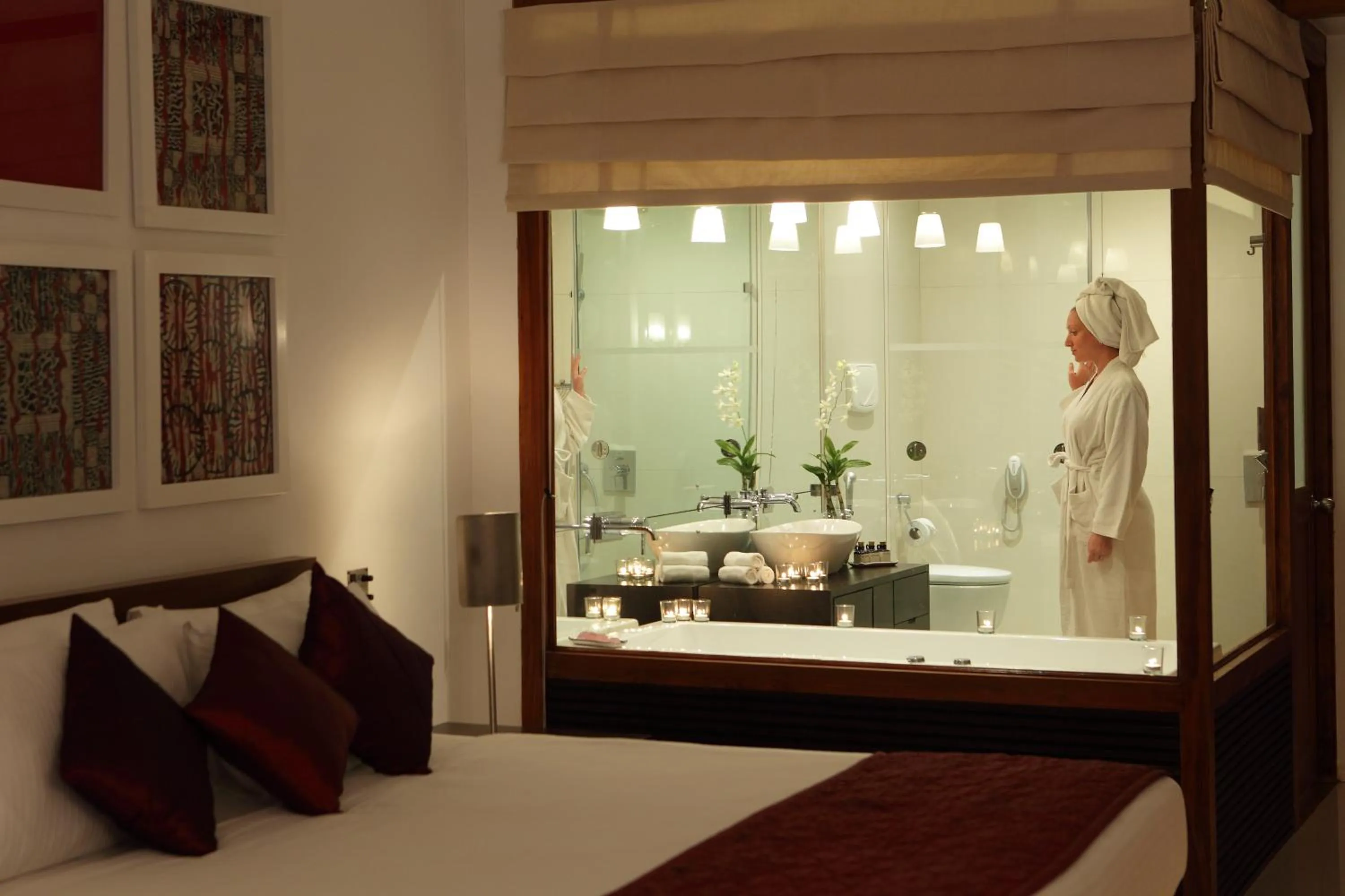 Bathroom, Bed in The Blue Water - Geoffrey Bawa Heritage Resort Hotel