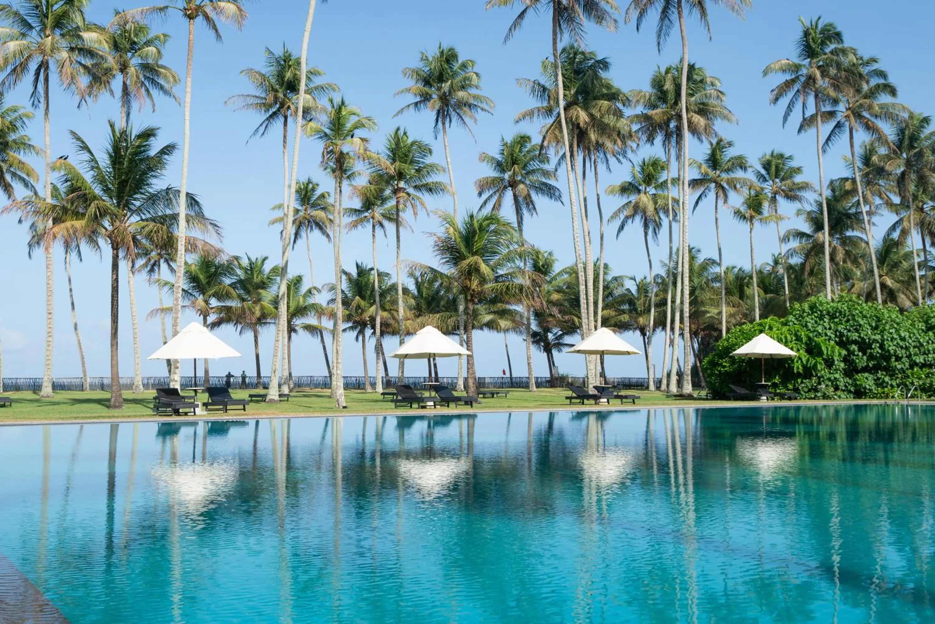 Day in The Blue Water - Geoffrey Bawa Heritage Resort Hotel