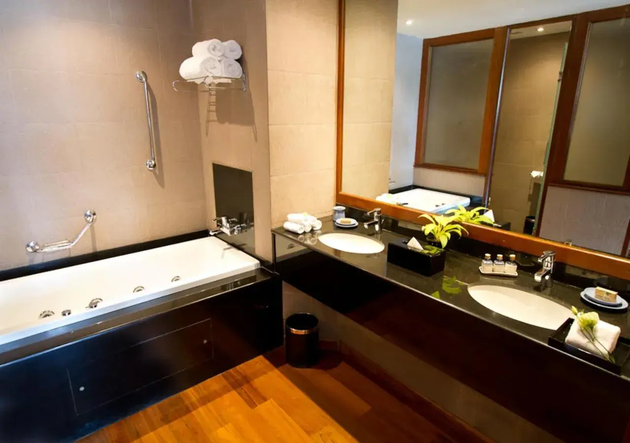 Executive Suite with Sea View - 15% Discount on Food and Beverages in The Blue Water - Geoffrey Bawa Heritage Resort Hotel Executive Suite with Sea View - 15% Discount on Food and Beverages in The Blue Water - Geoffrey Bawa Heritage Resort Hotel