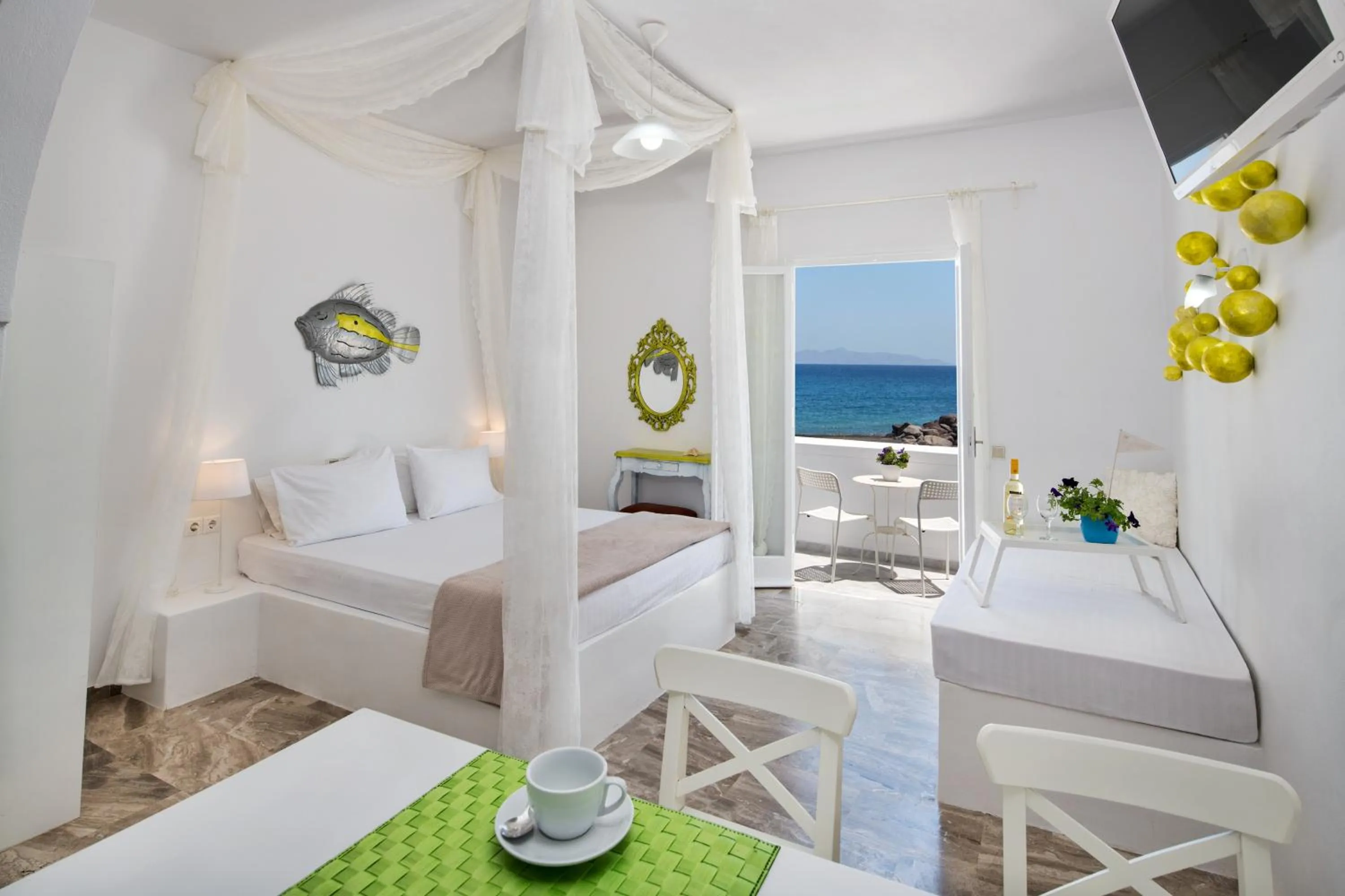 Photo of the whole room, Bed in Sol Mare Salis