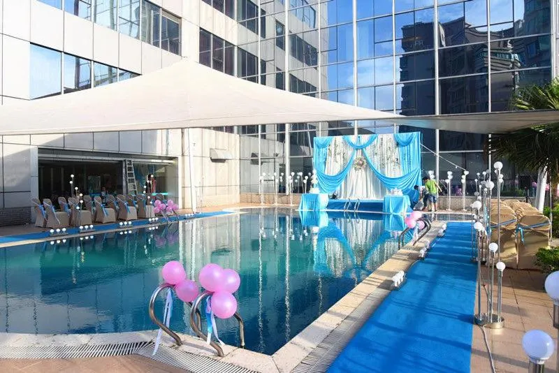 Swimming pool in Shenzhen Grand Skylight Garden Hotel