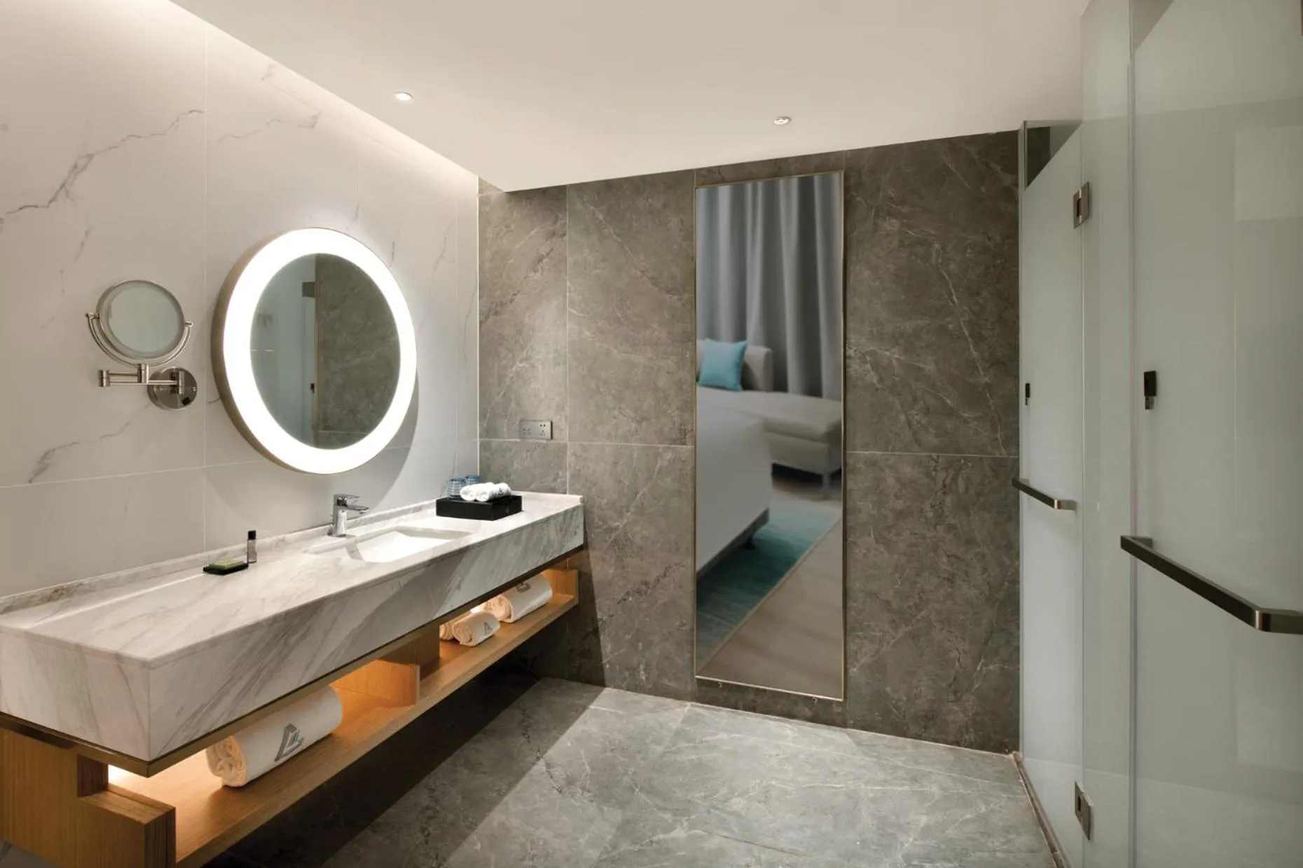 Shower in Shenzhen Grand Skylight Garden Hotel