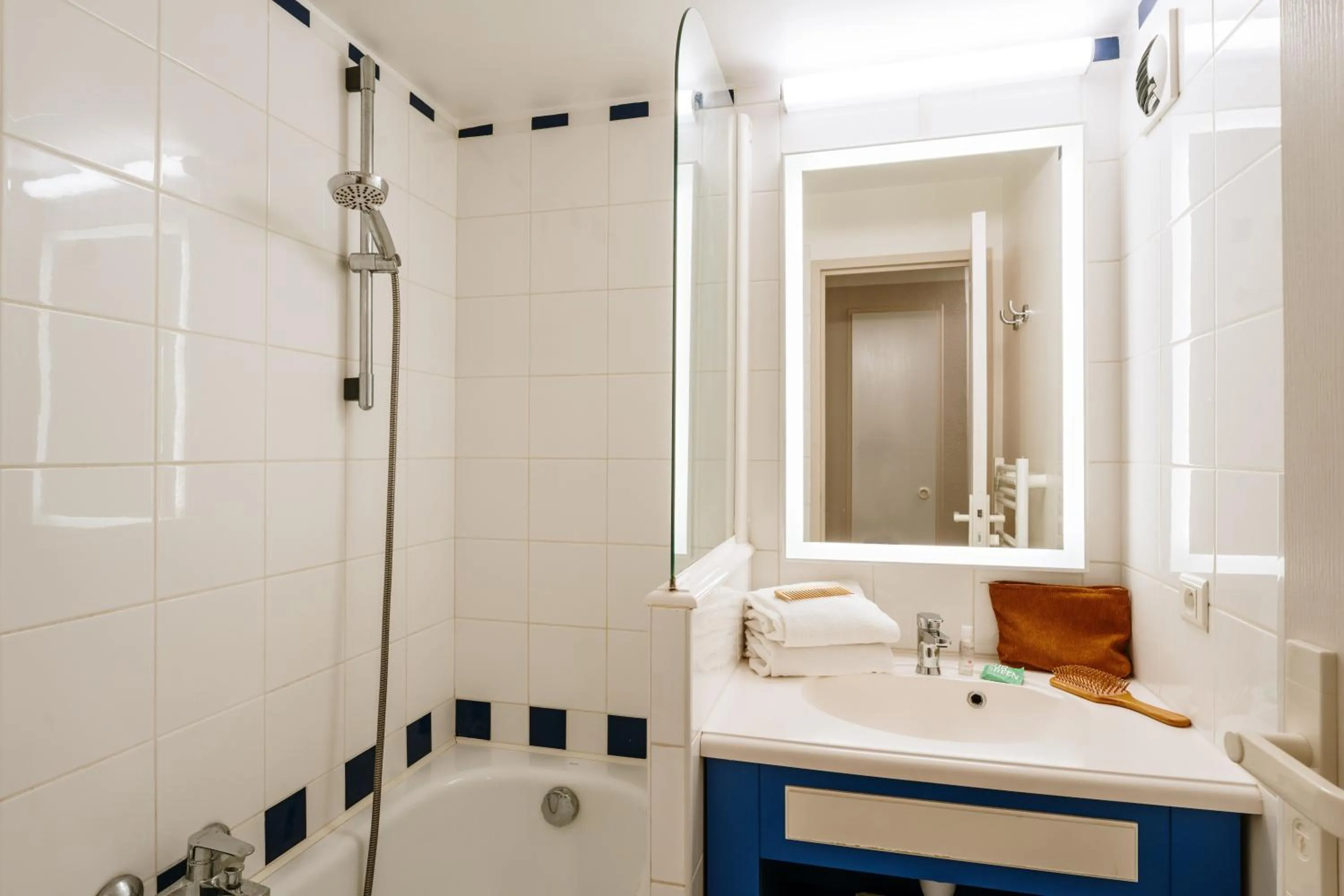 Superior One-Bedroom Apartment with Sleeping Alcove and Terrace or Balcony (6 People) - Sea View in Résidence Pierre & Vacances Cap Marine