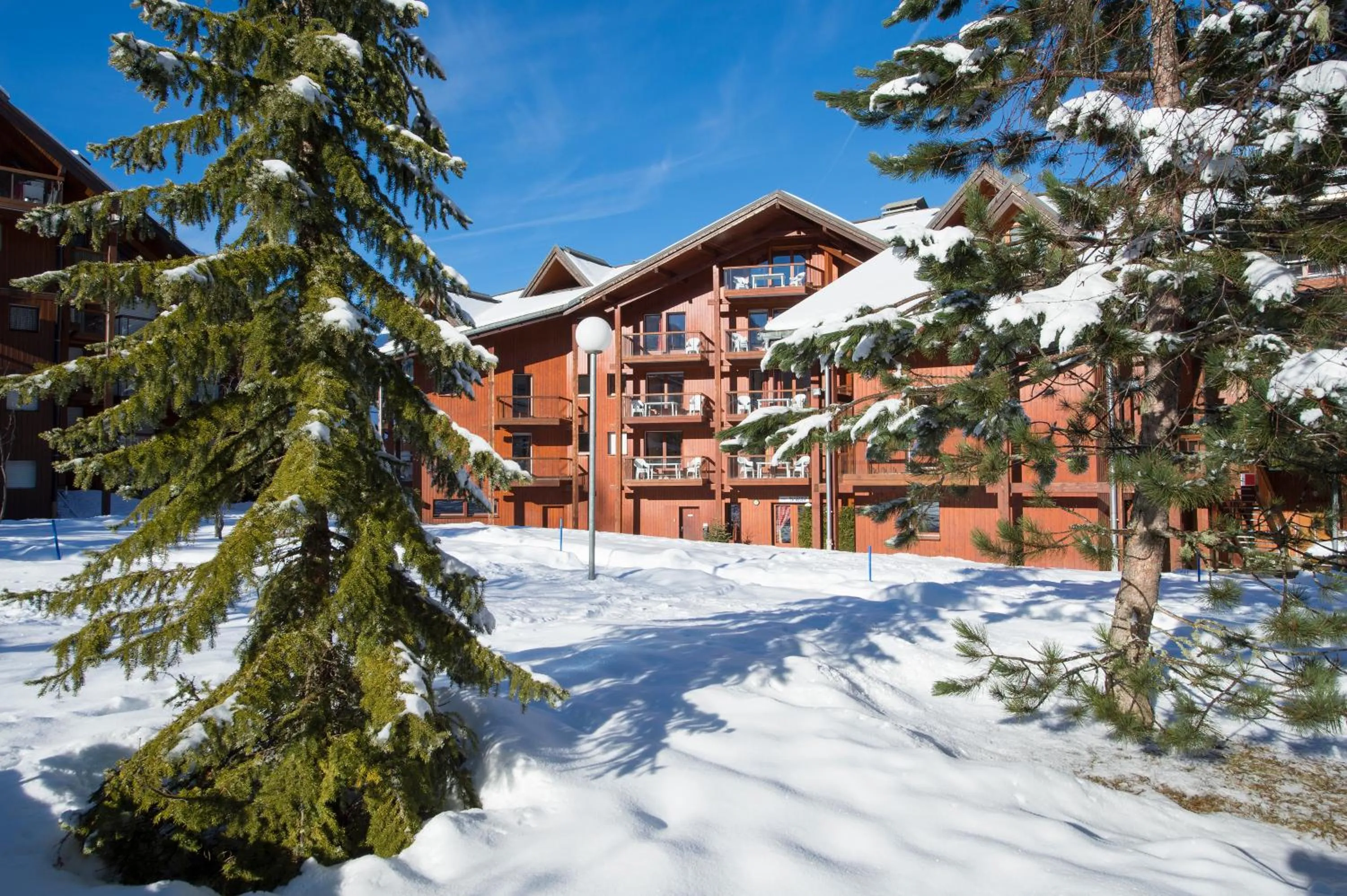 Facade/entrance in Résidence Néméa Le Nevez