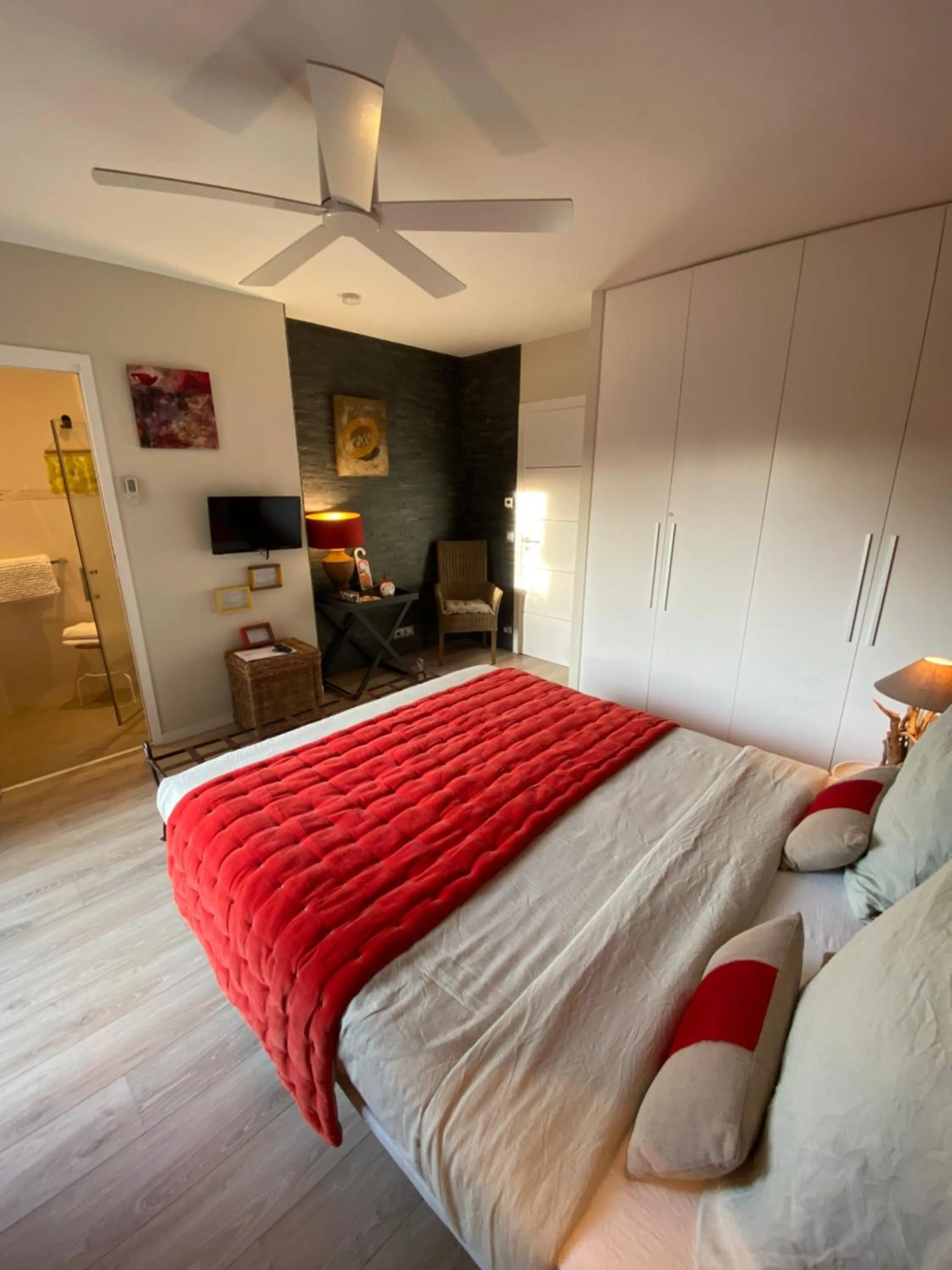 Photo of the whole room, Bed in Escapades Lointaines