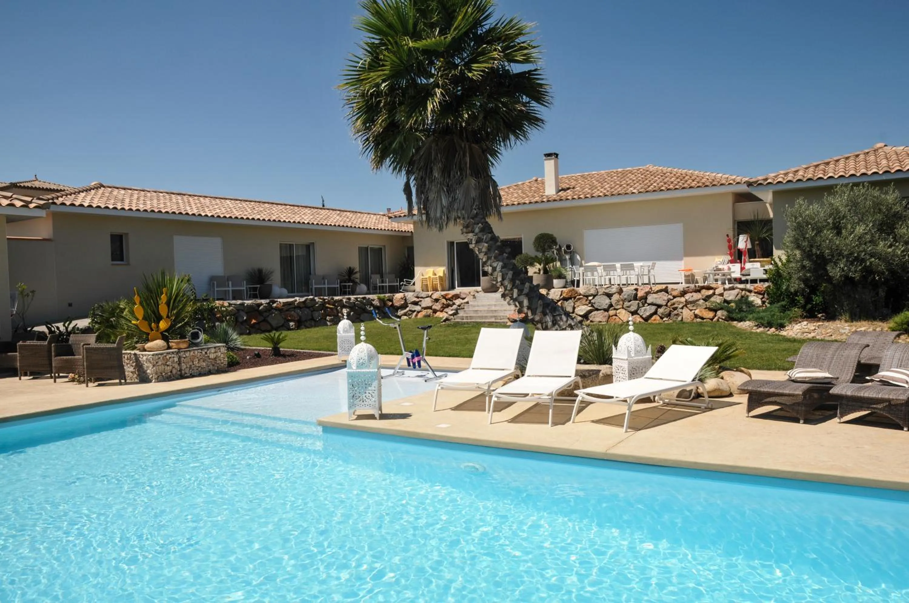 Pool view in Escapades Lointaines