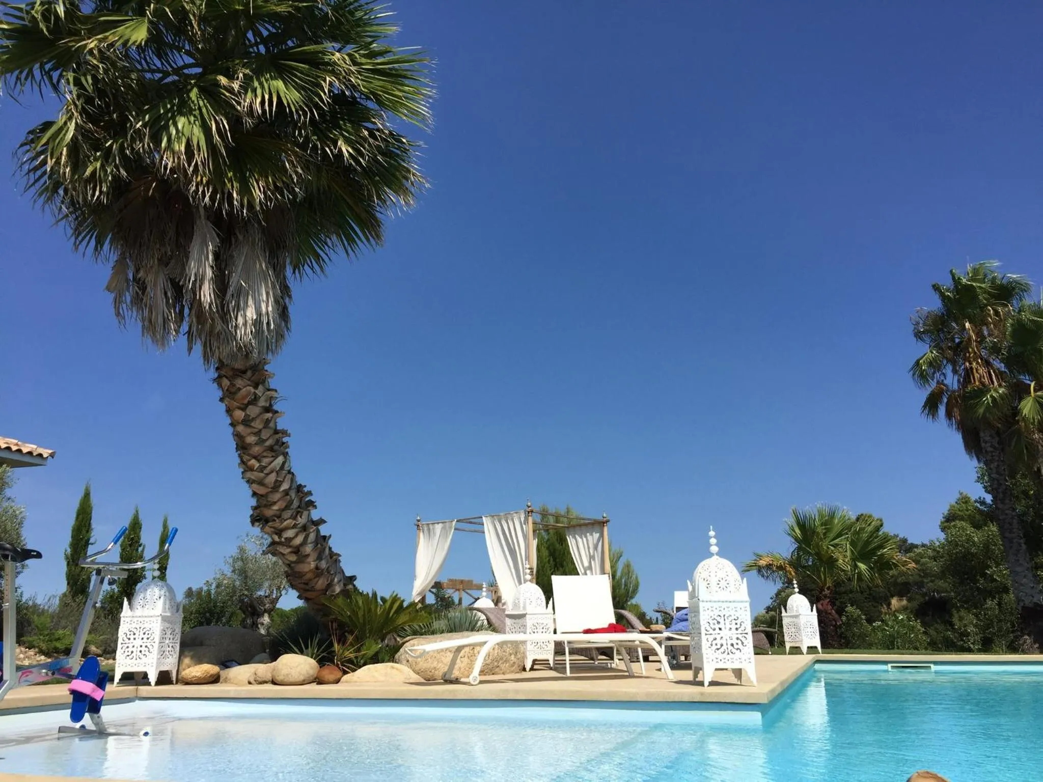 Pool view in Escapades Lointaines