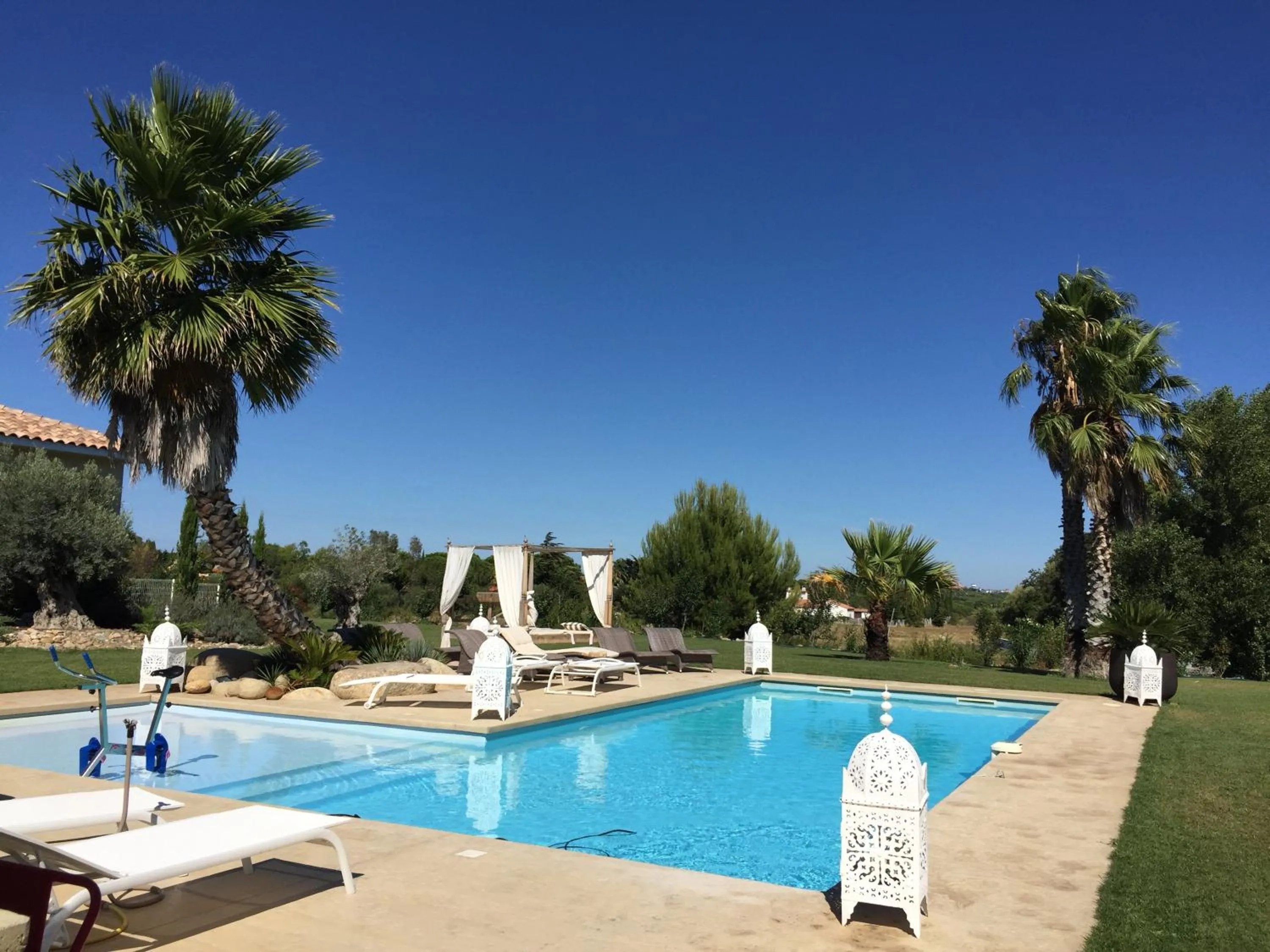 Swimming pool in Escapades Lointaines