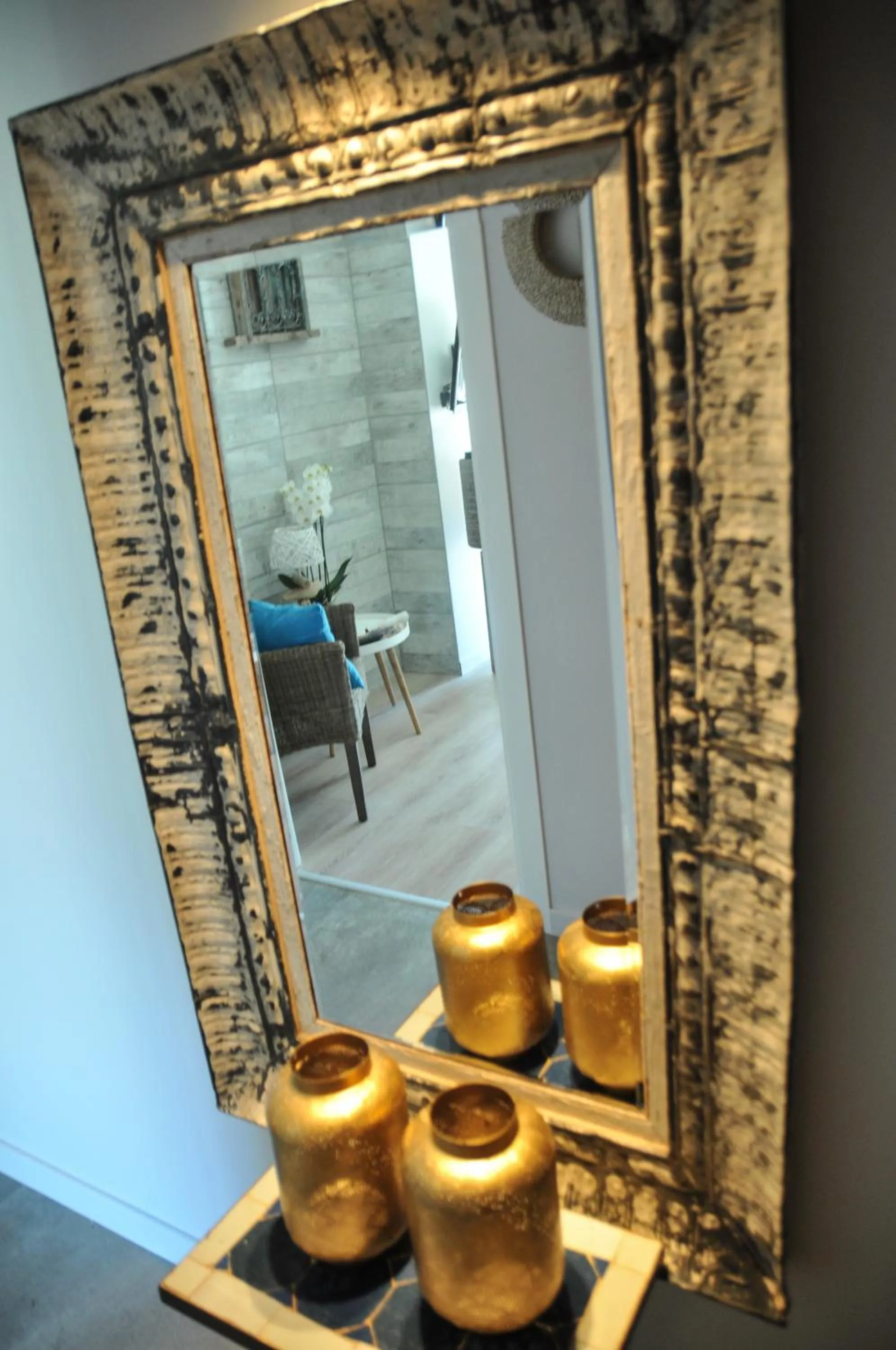 Decorative detail in Escapades Lointaines