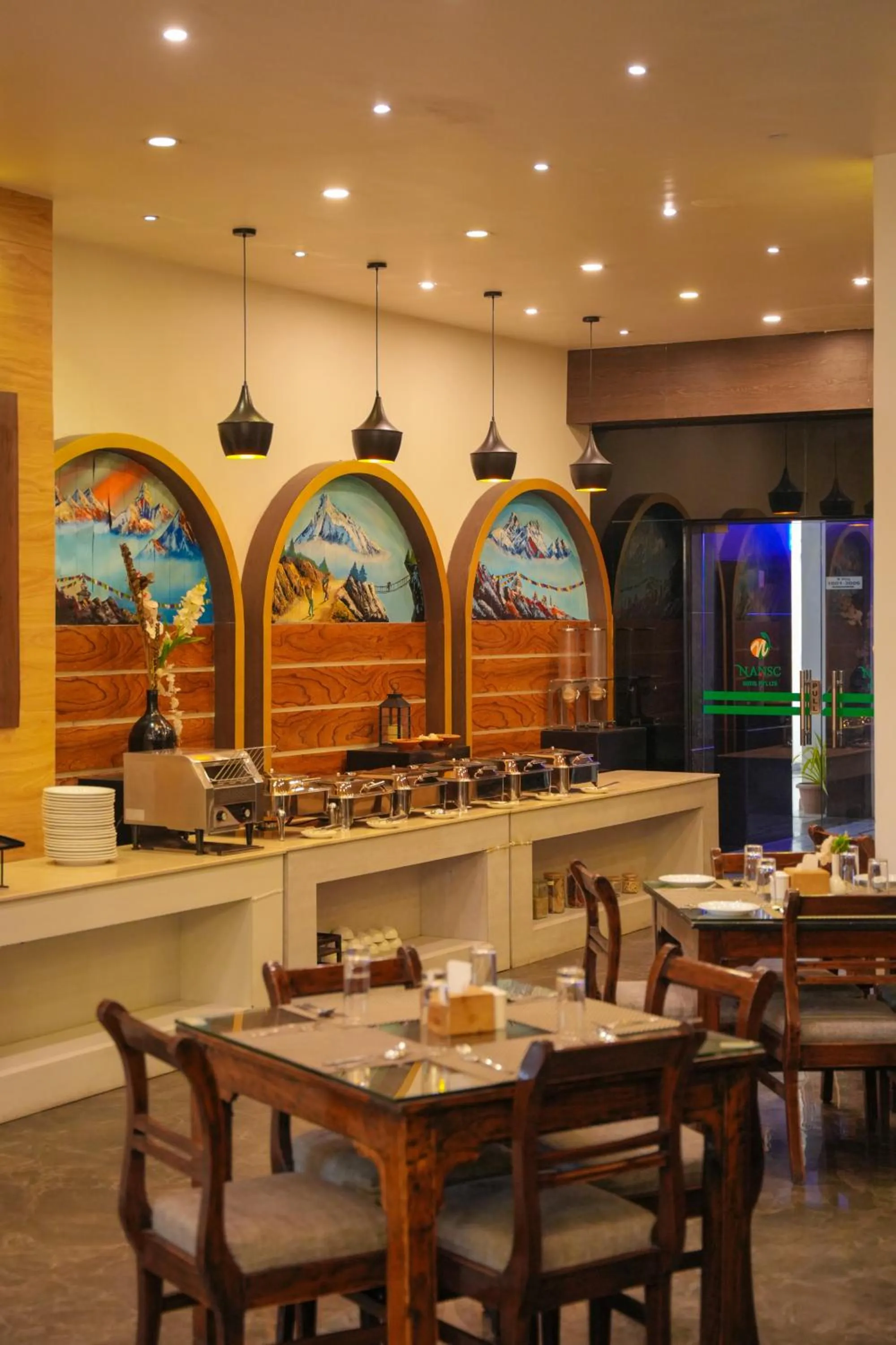 Restaurant/places to eat in Nansc Hotel