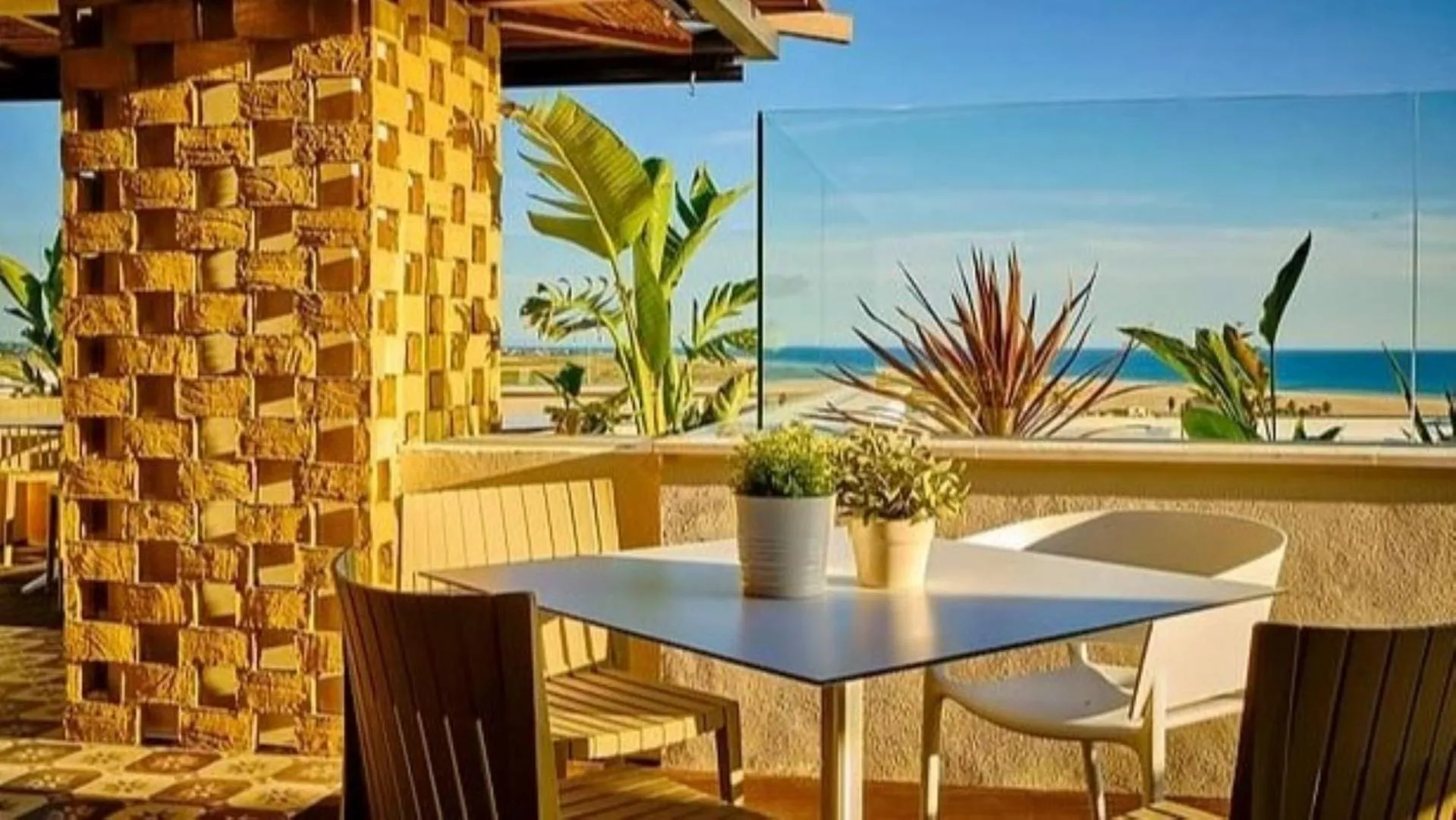 Restaurant/places to eat in Hostal Campito