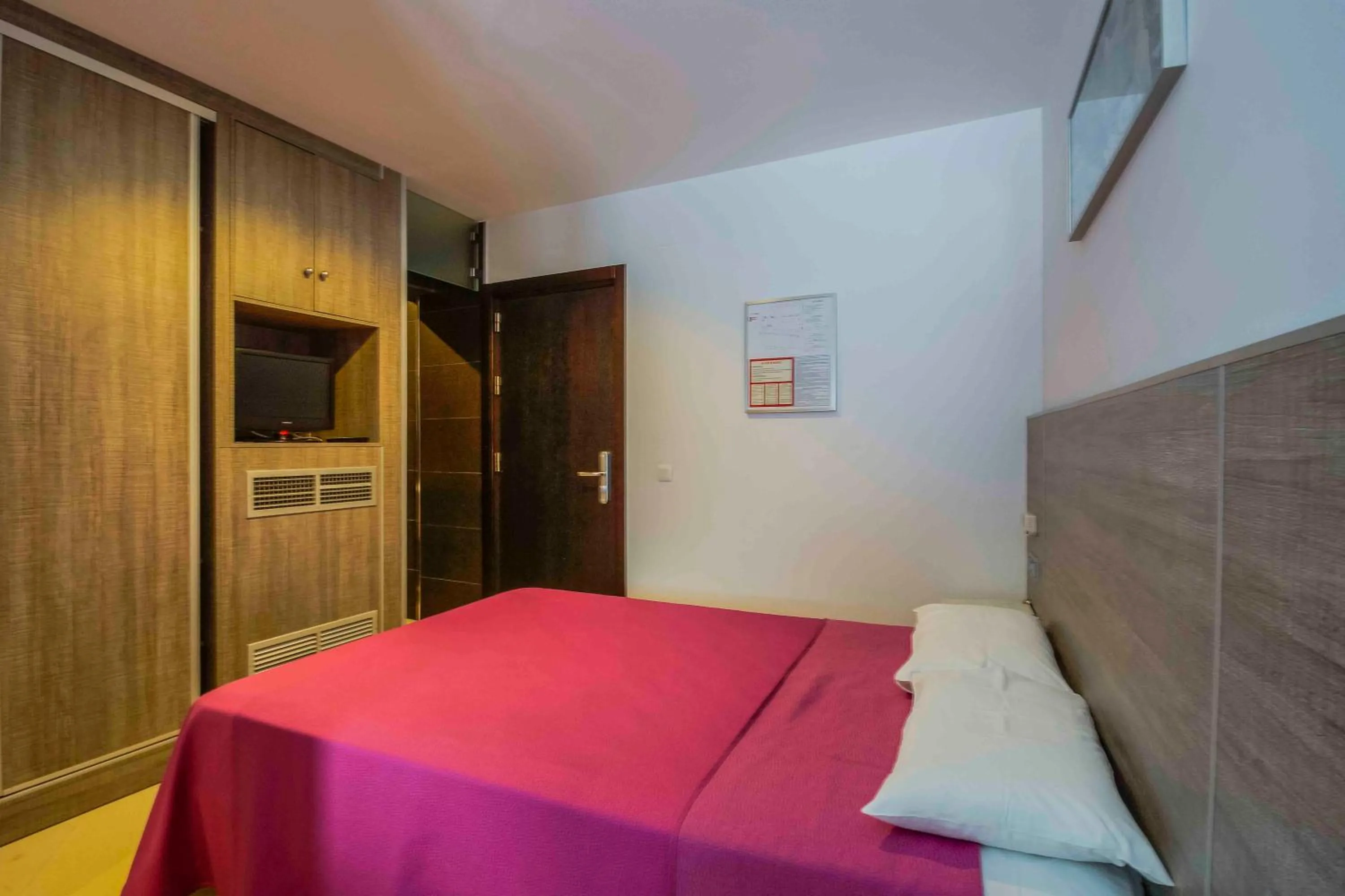 Bedroom, Bed in Hostal Campito