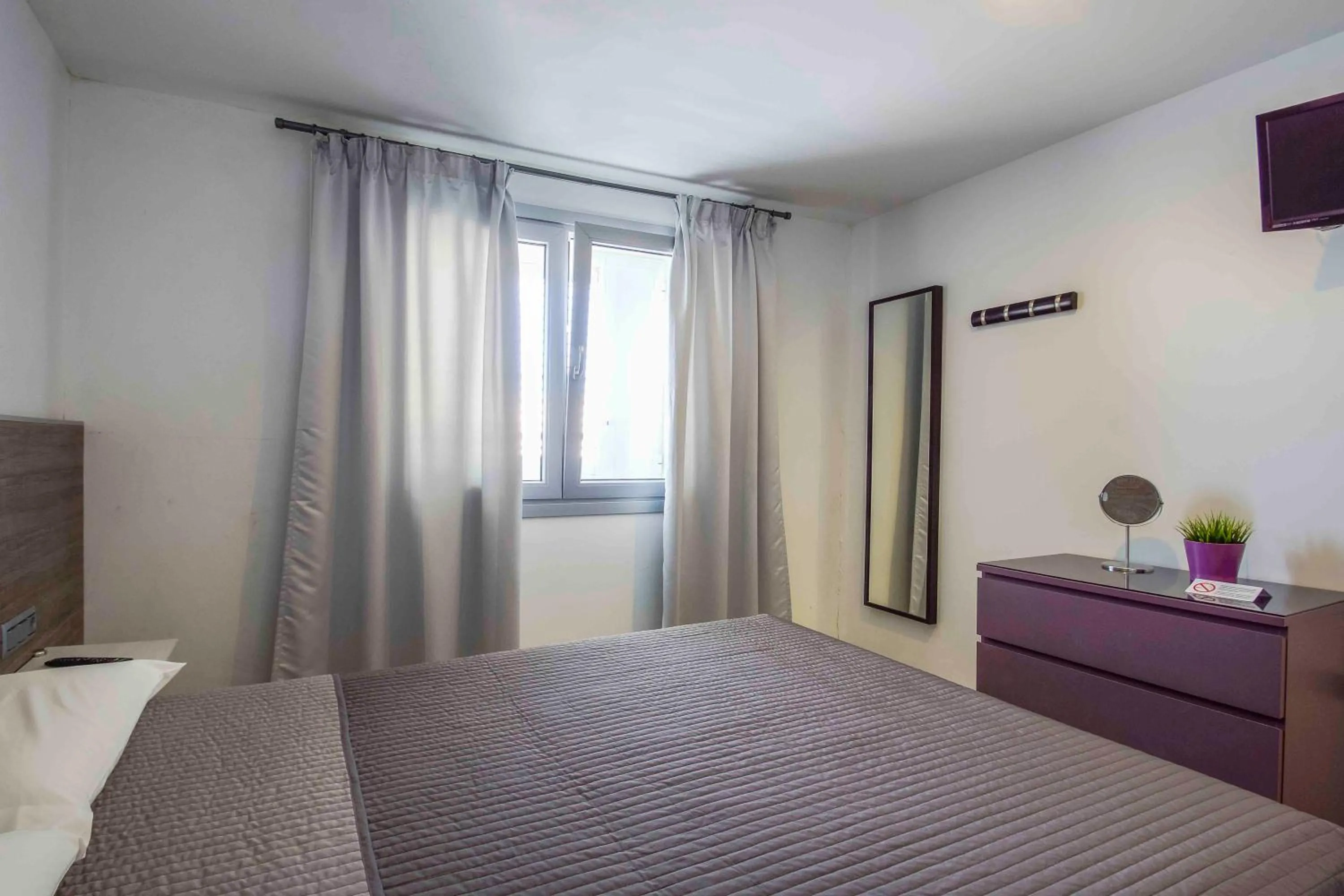 Bathroom, Bed in Hostal Campito