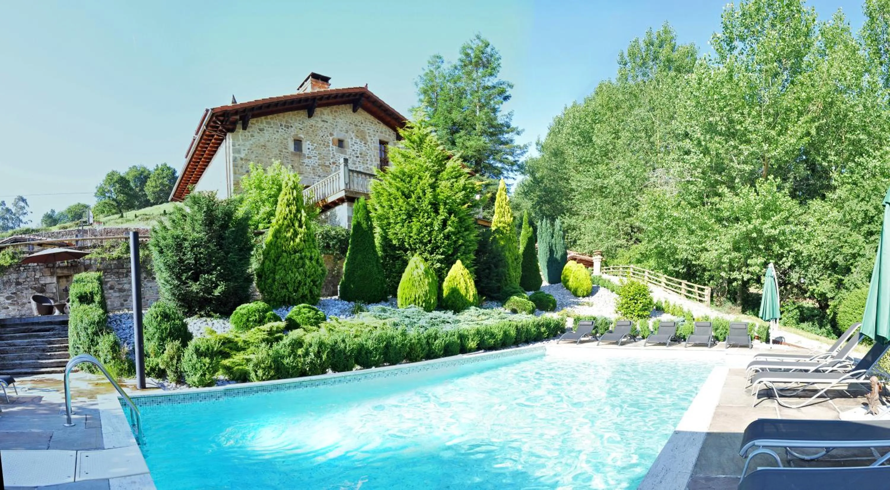 Swimming pool in Palacio de Trasvilla