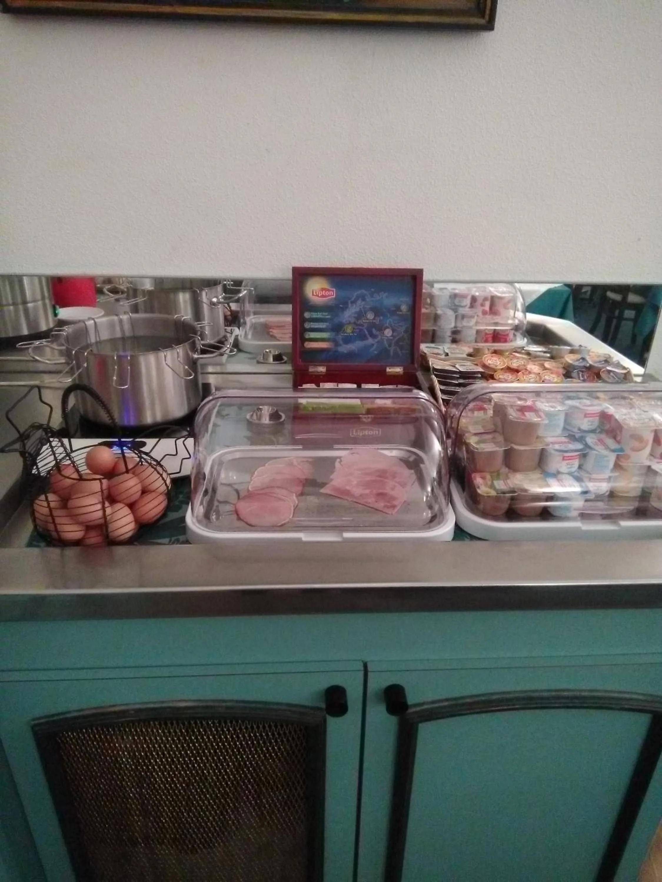 Continental breakfast in Le Relais de Voisins