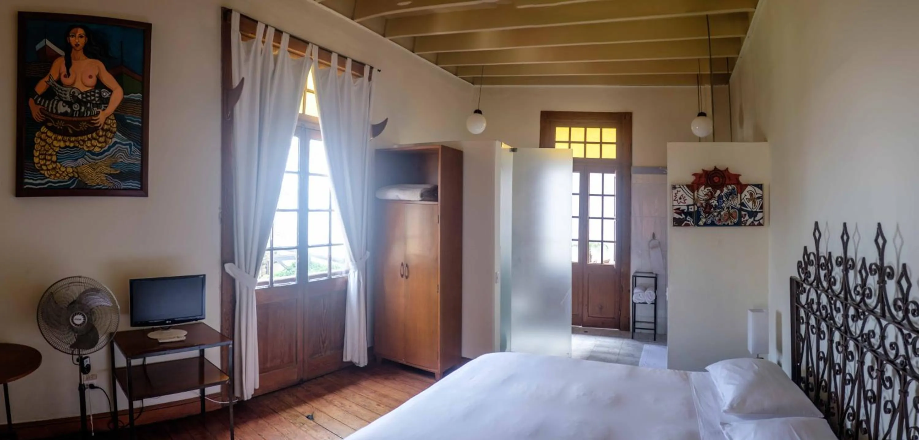 Day, Bed in Second Home Peru