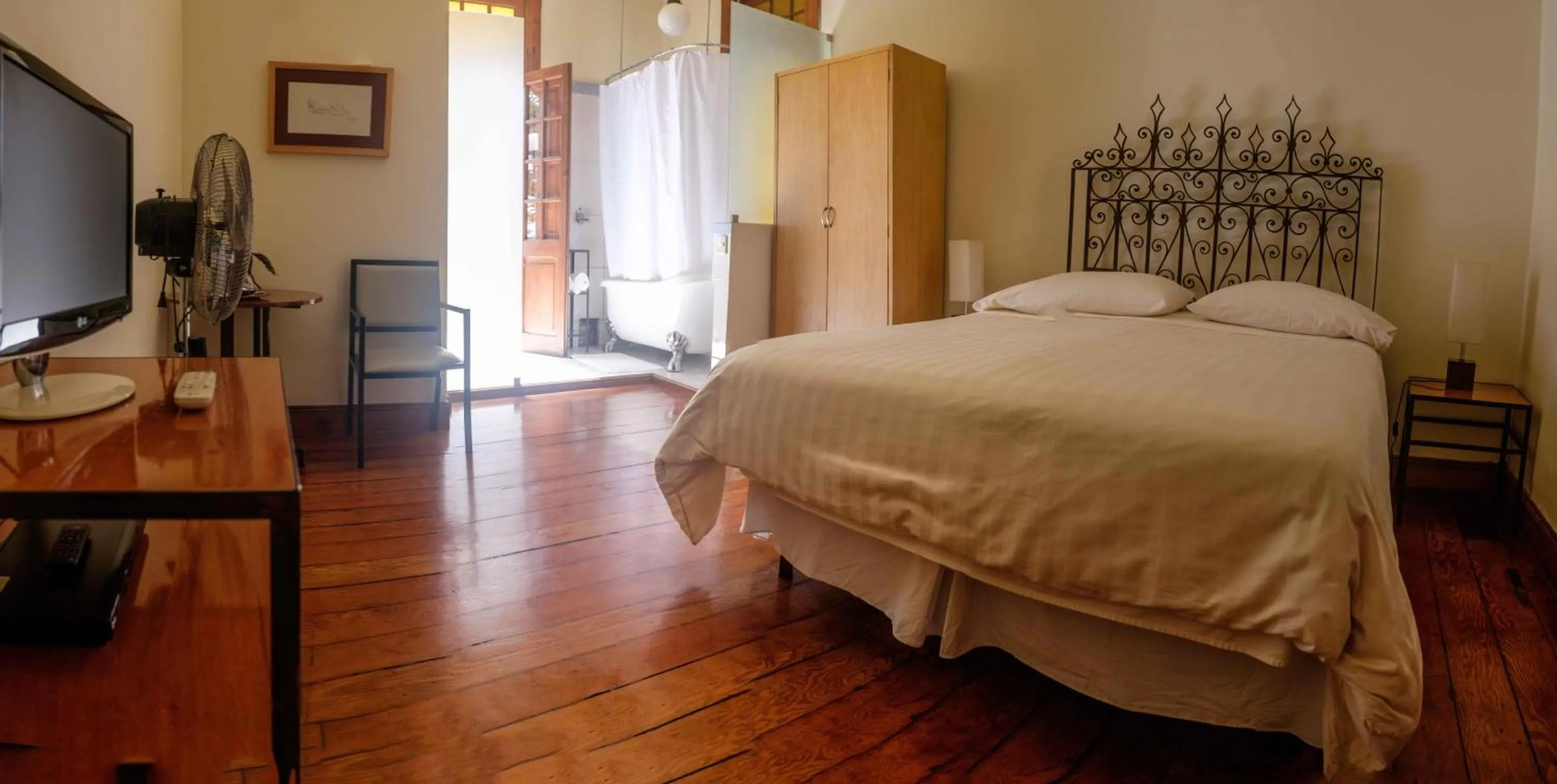 Day, Bed in Second Home Peru