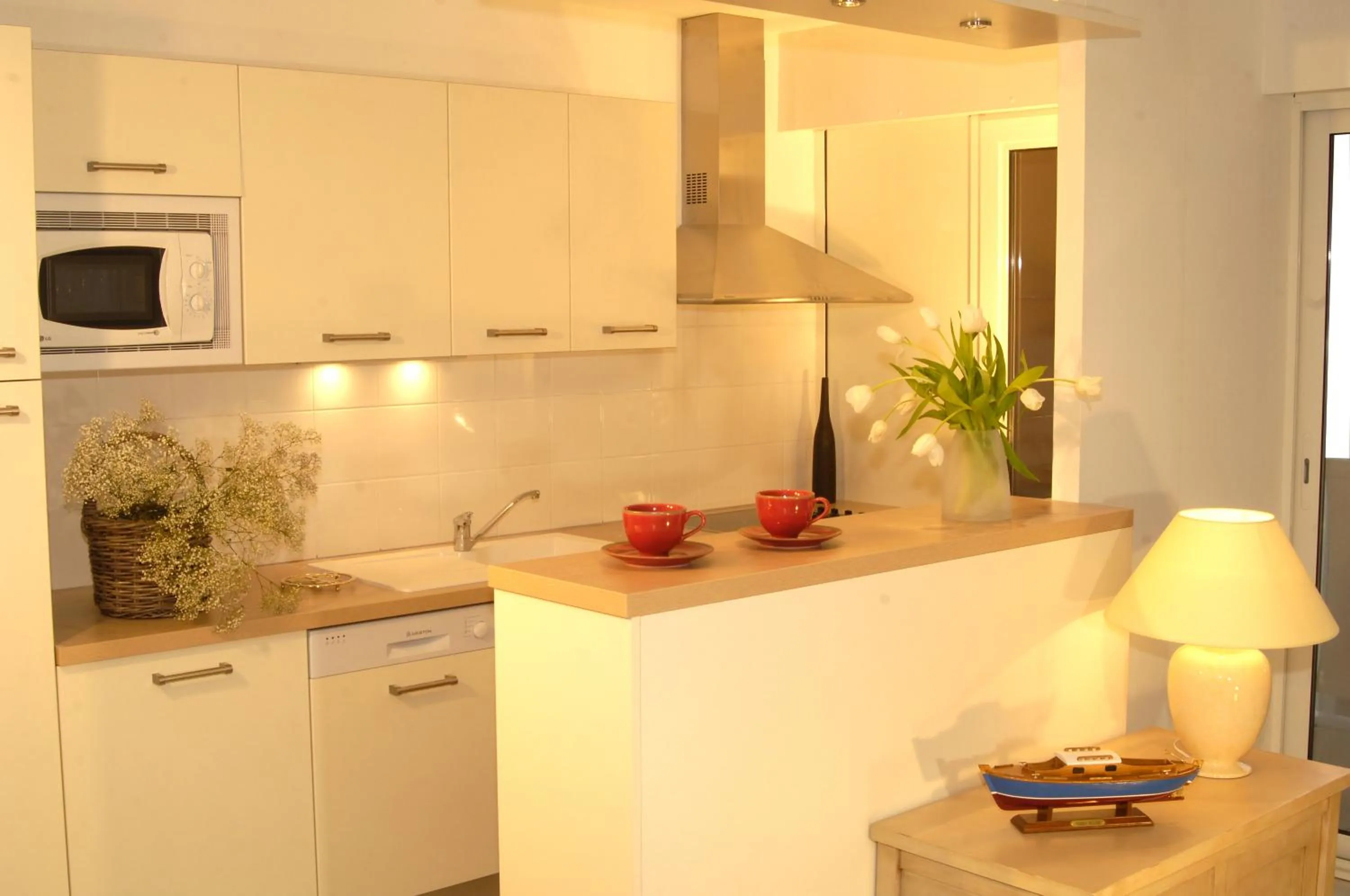 Kitchen or kitchenette in Lagrange Vacances - Villa d'Este